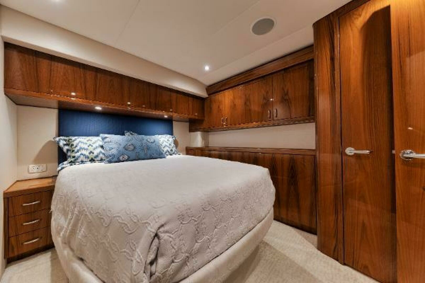 5 J rsquo s 54ft Hatteras Yacht For Sale