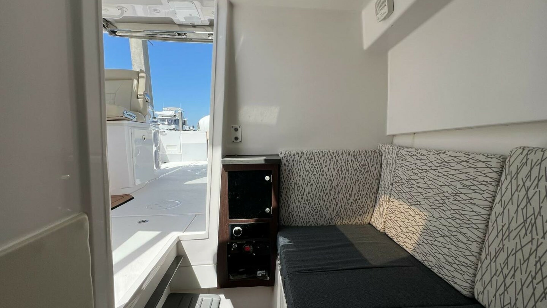 Solamore 34ft Everglades Yacht For Sale