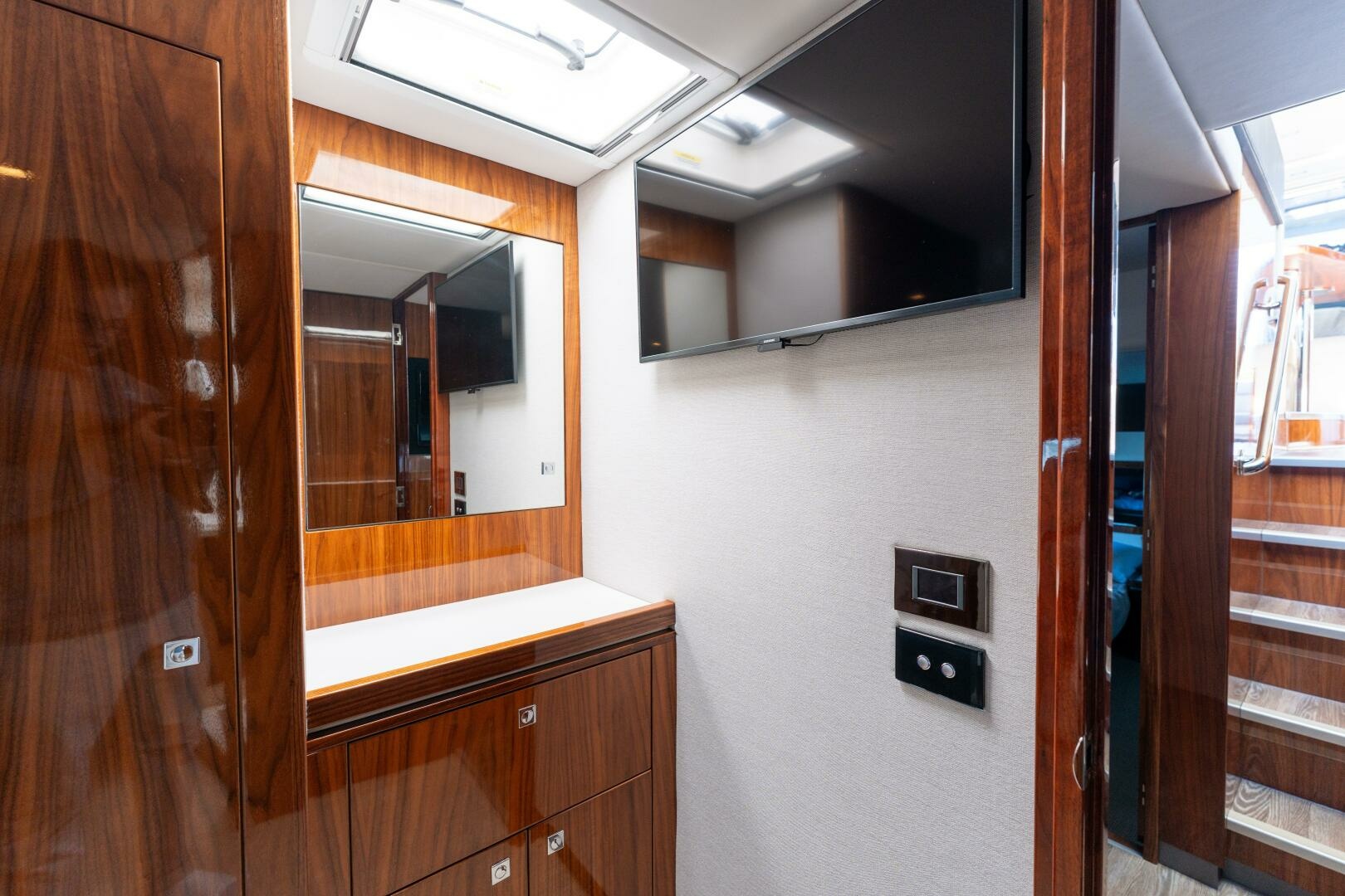 VENTURES64 48ft Riviera Yacht For Sale