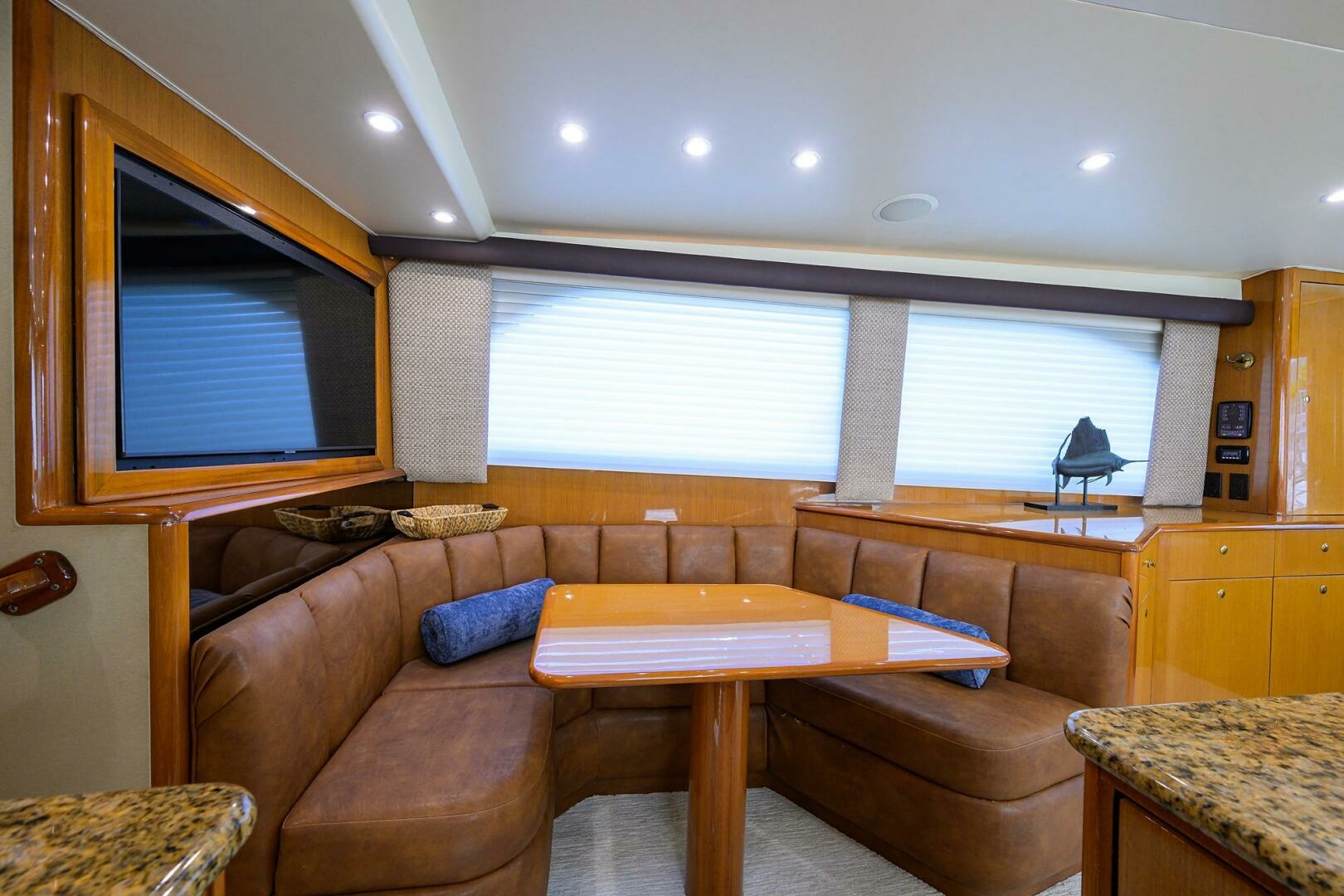 Viking 56 MATTER OF TIME - Dinette