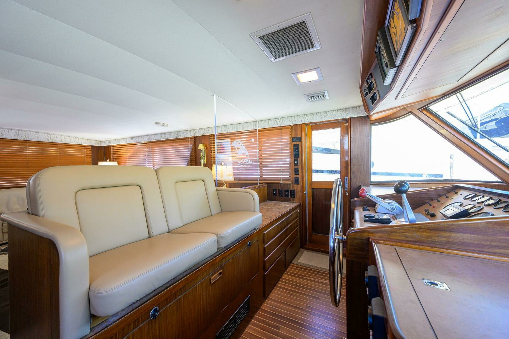 Hatteras 63 - Phantom - Lower Helm