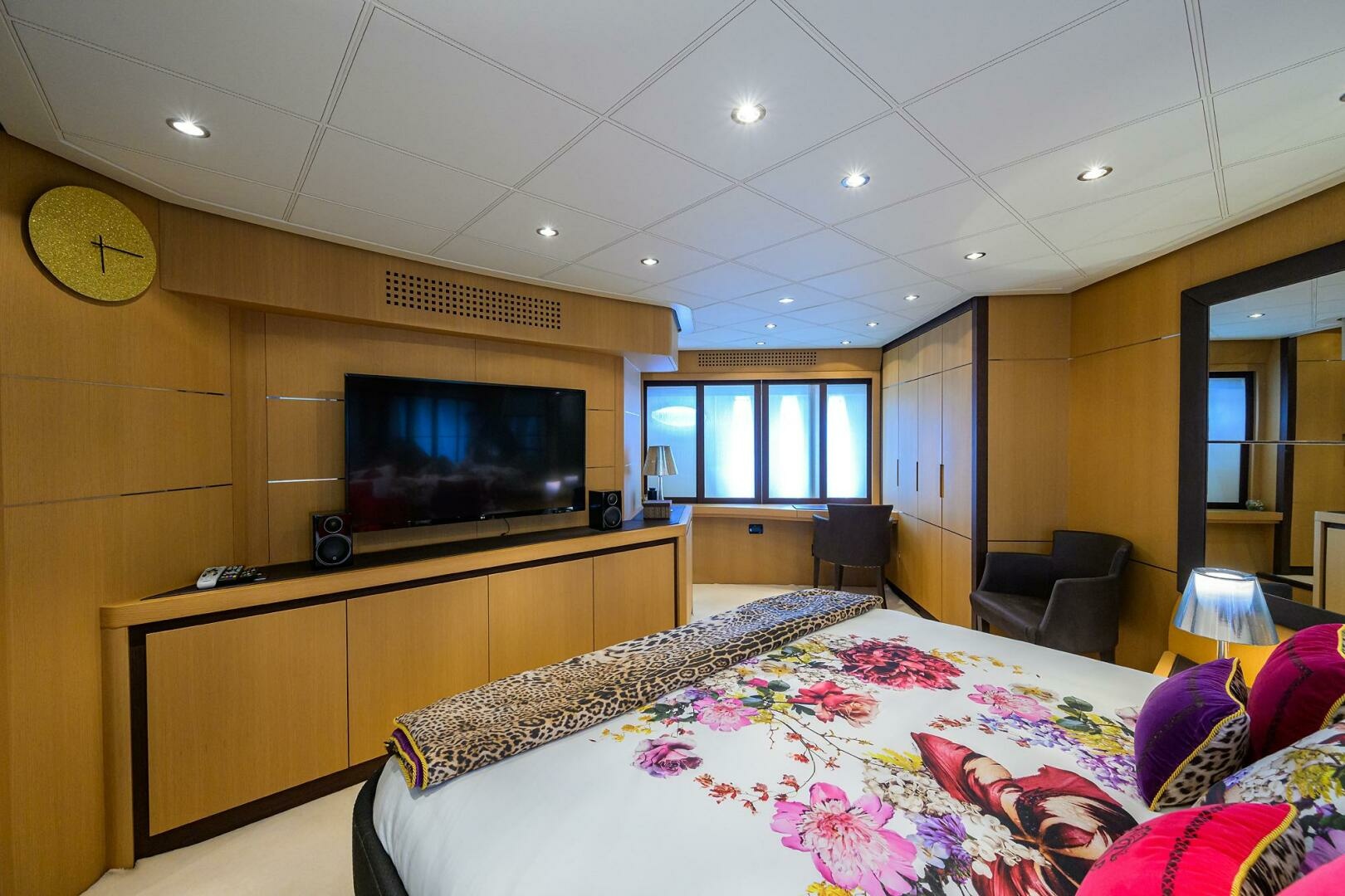 Miura 90ft Pershing Yacht For Sale