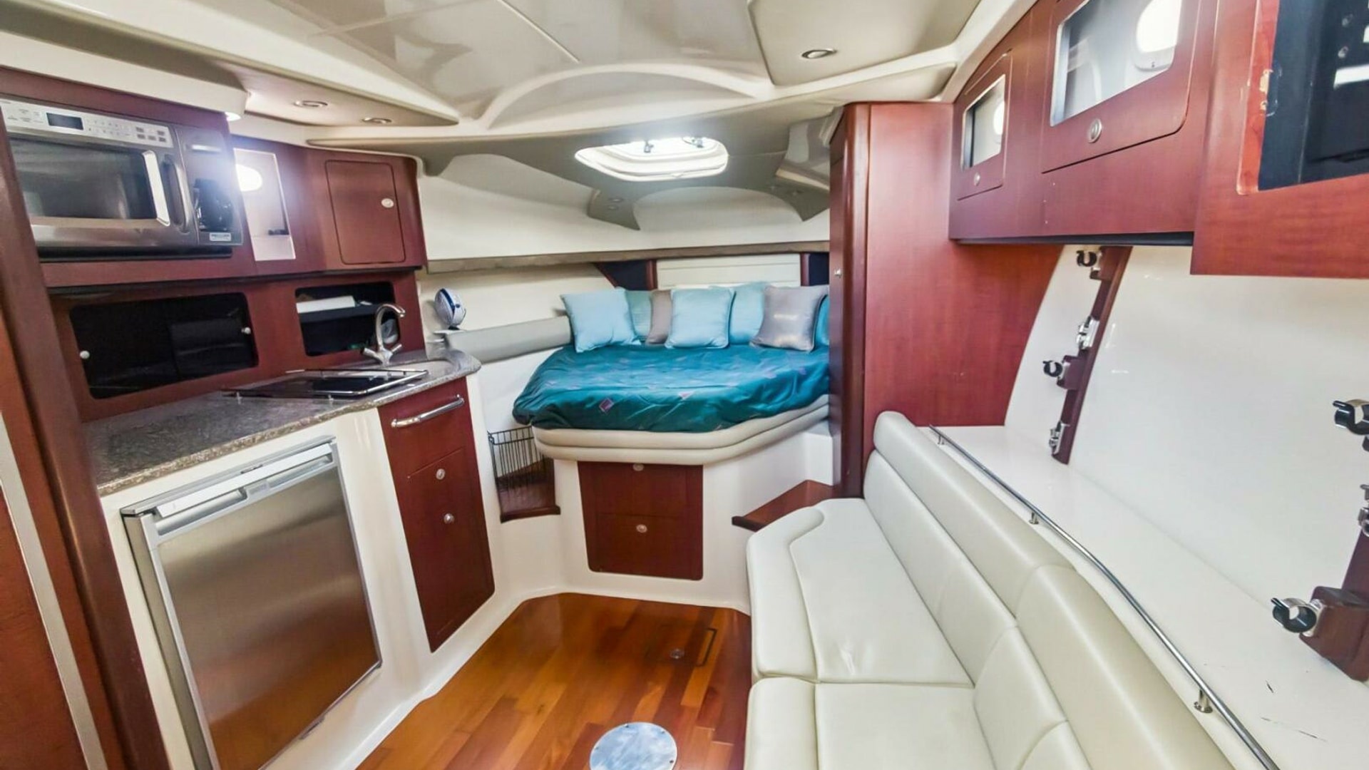 HAMMERHEAD II 34ft Boston Whaler Yacht For Sale