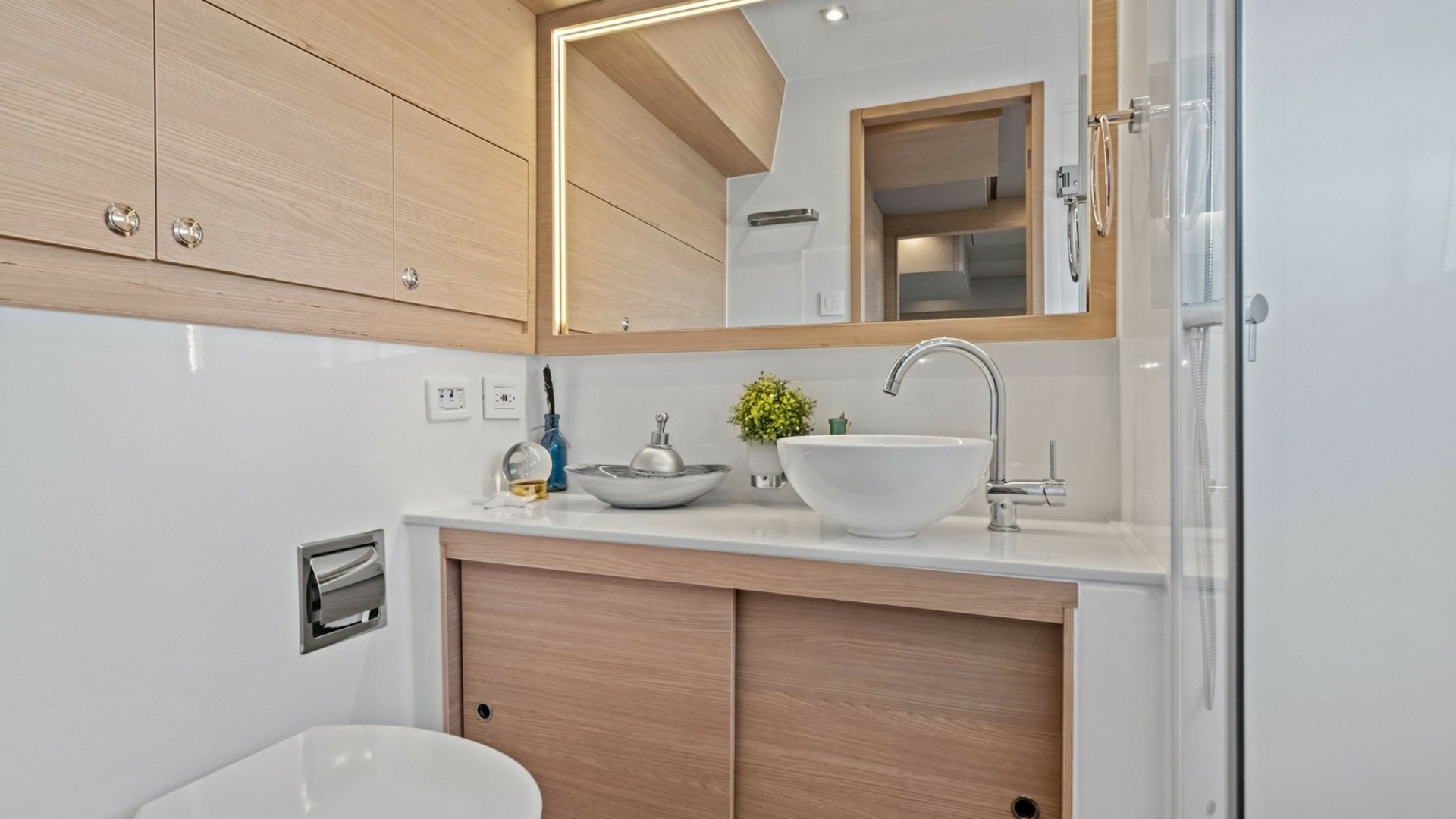 Aquila 54 Yacht — Remarkable I - Photo 35