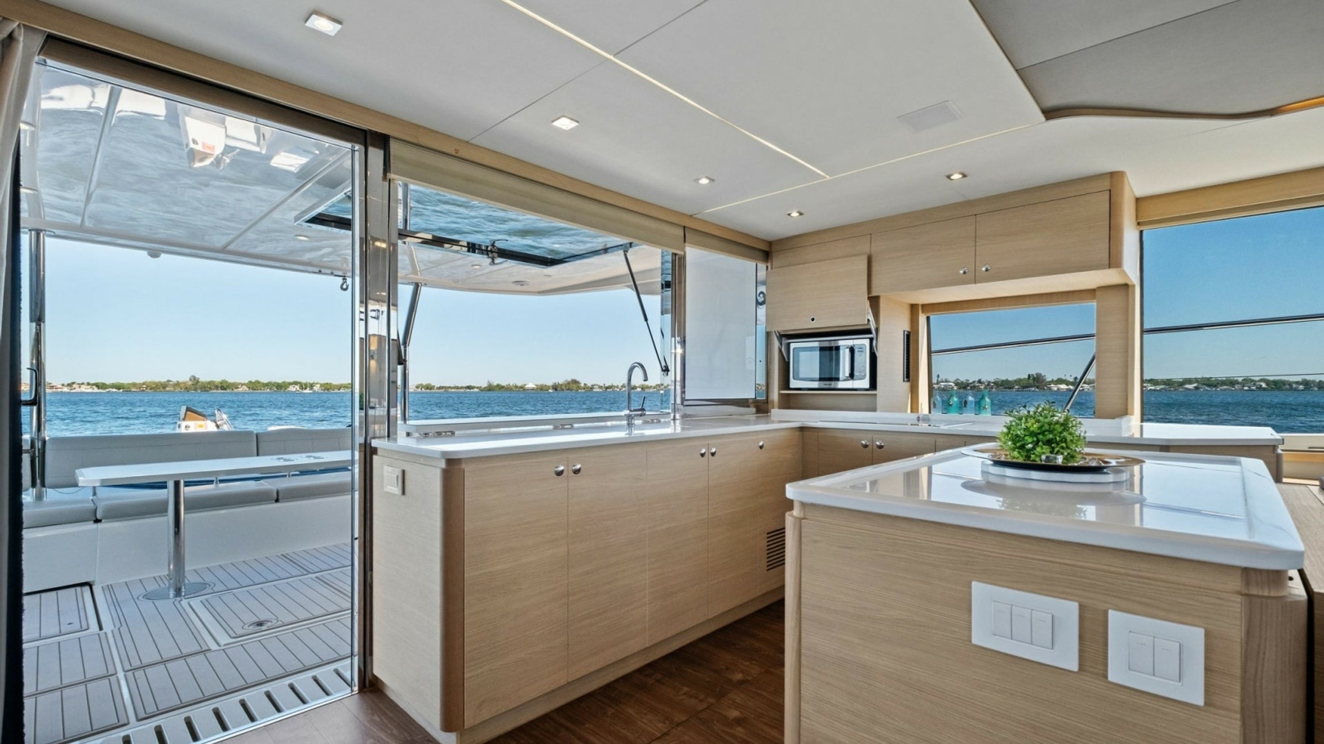 Aquila 54 Yacht — Remarkable I - Photo 19