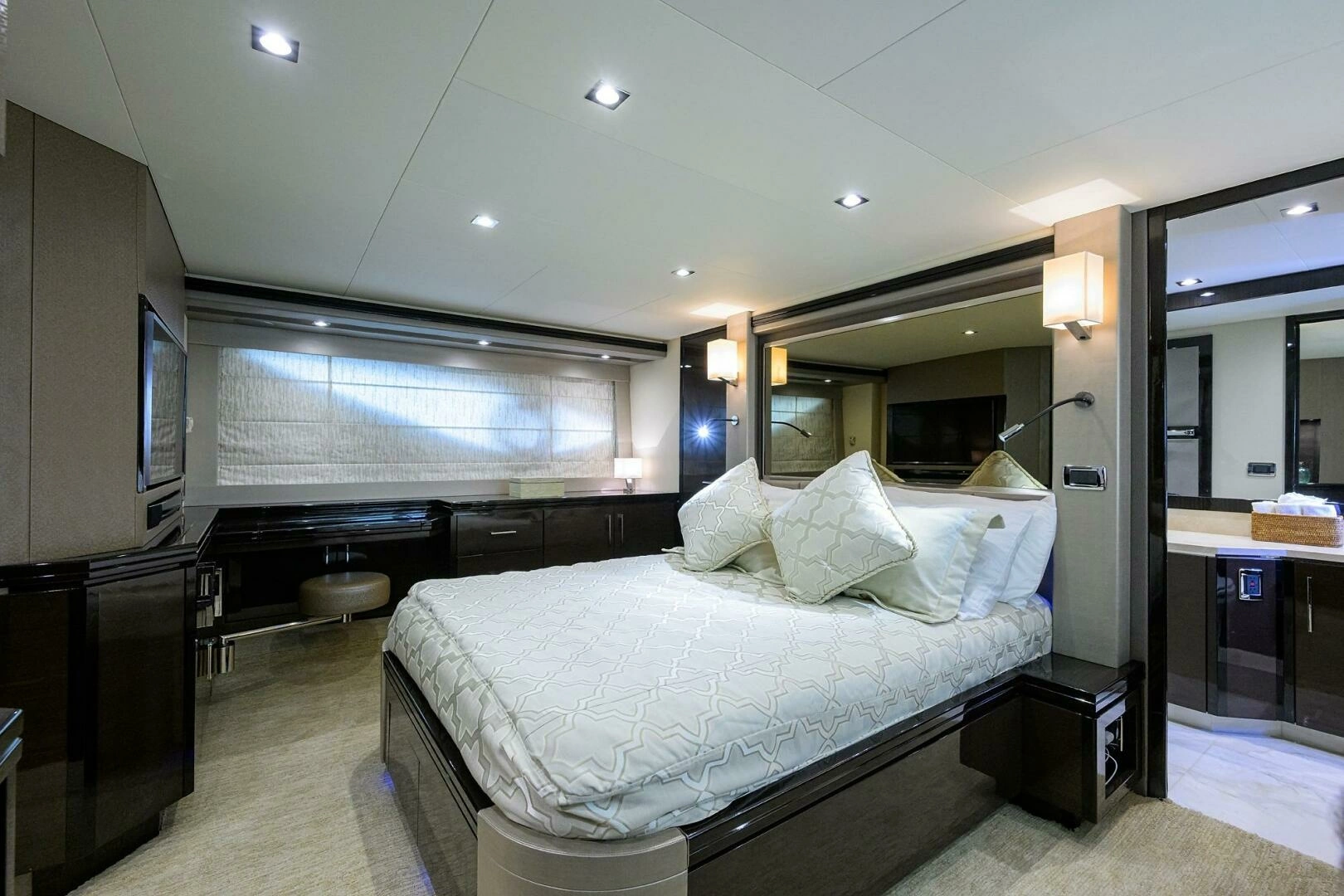 Marquis 660 Sport Yacht Yacht For Sale