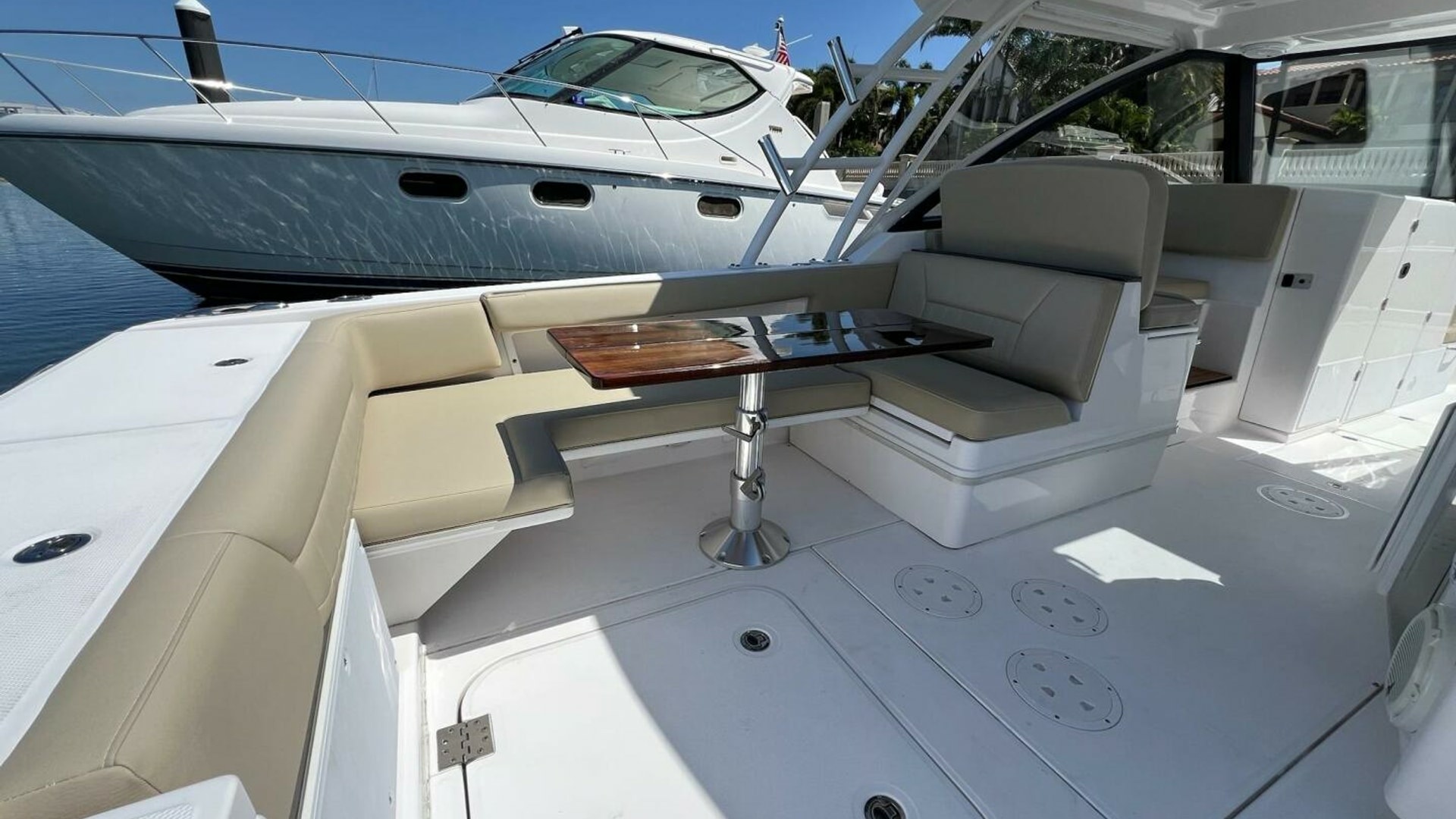 Solamore 34ft Everglades Yacht For Sale