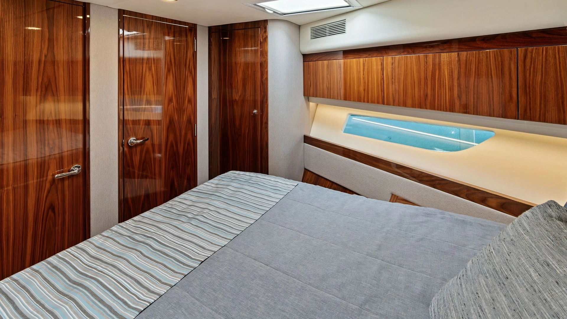Riviera 57 Enclosed Bridge Yacht For Sale