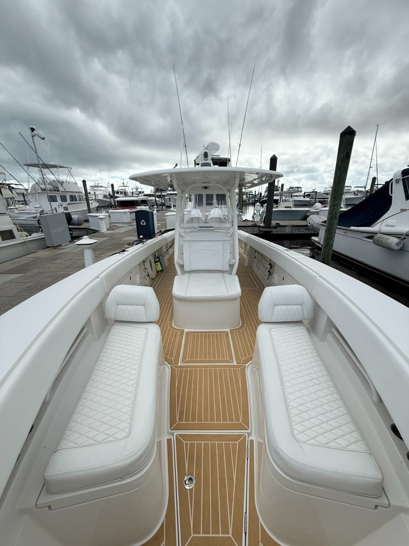 Jupiter 38 - PLAYPEN - Bow