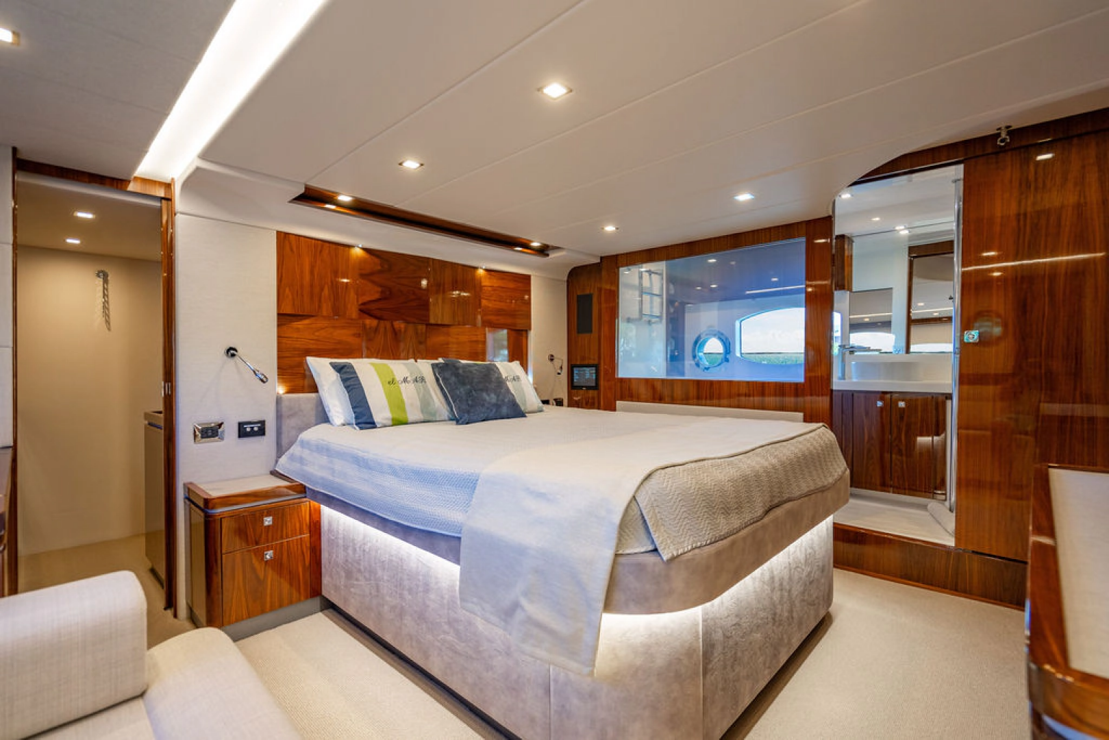 Riviera 6000 Sport Yacht Platinum Edition — EL MAR V - Photo 39