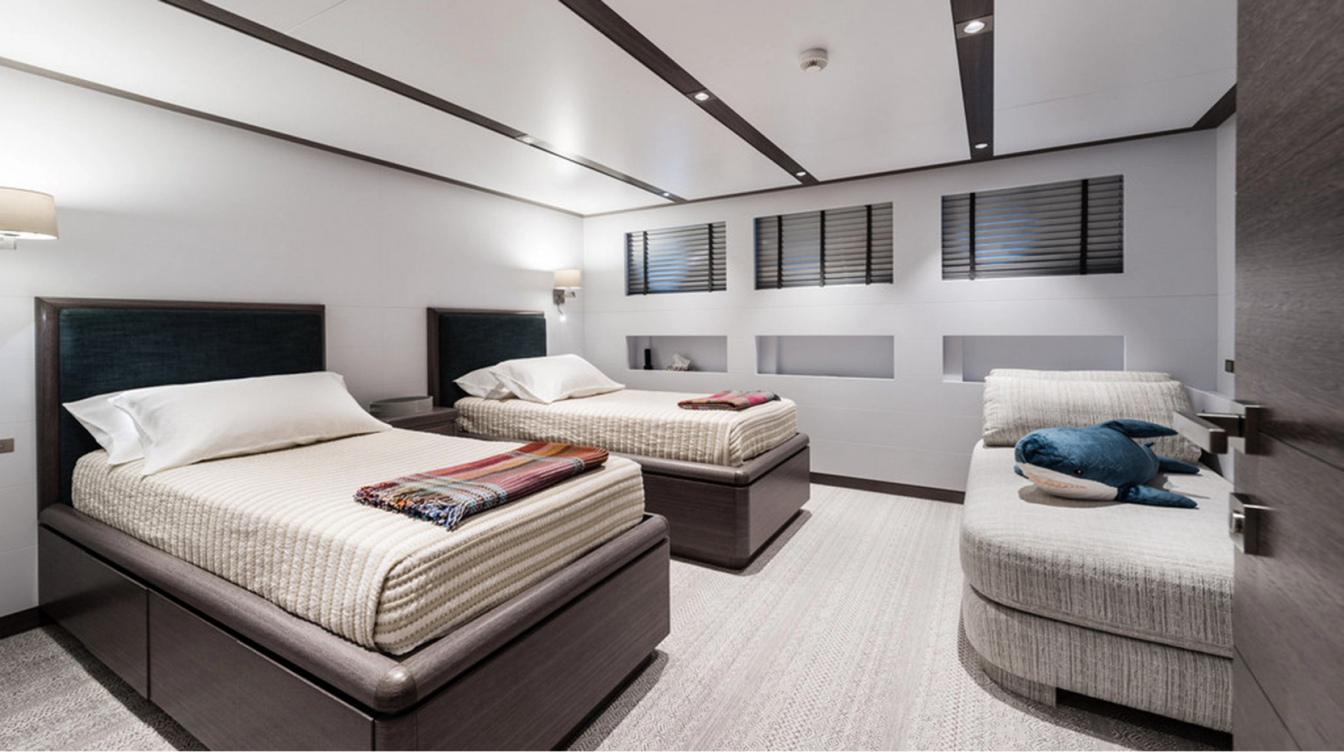 EXPLORER 130 130ft Ocean King Yacht For Sale EXPLORER 130 130ft Ocean King Yacht For Sale