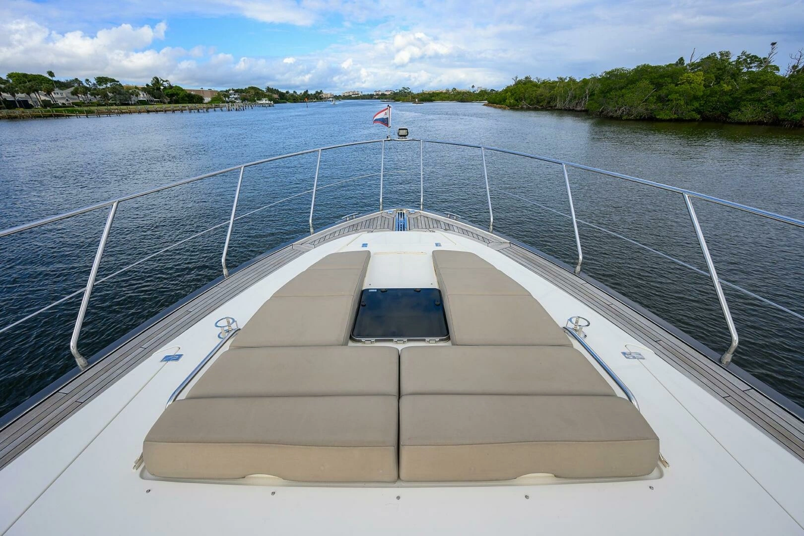 Marquis 660 Sport Yacht Yacht For Sale