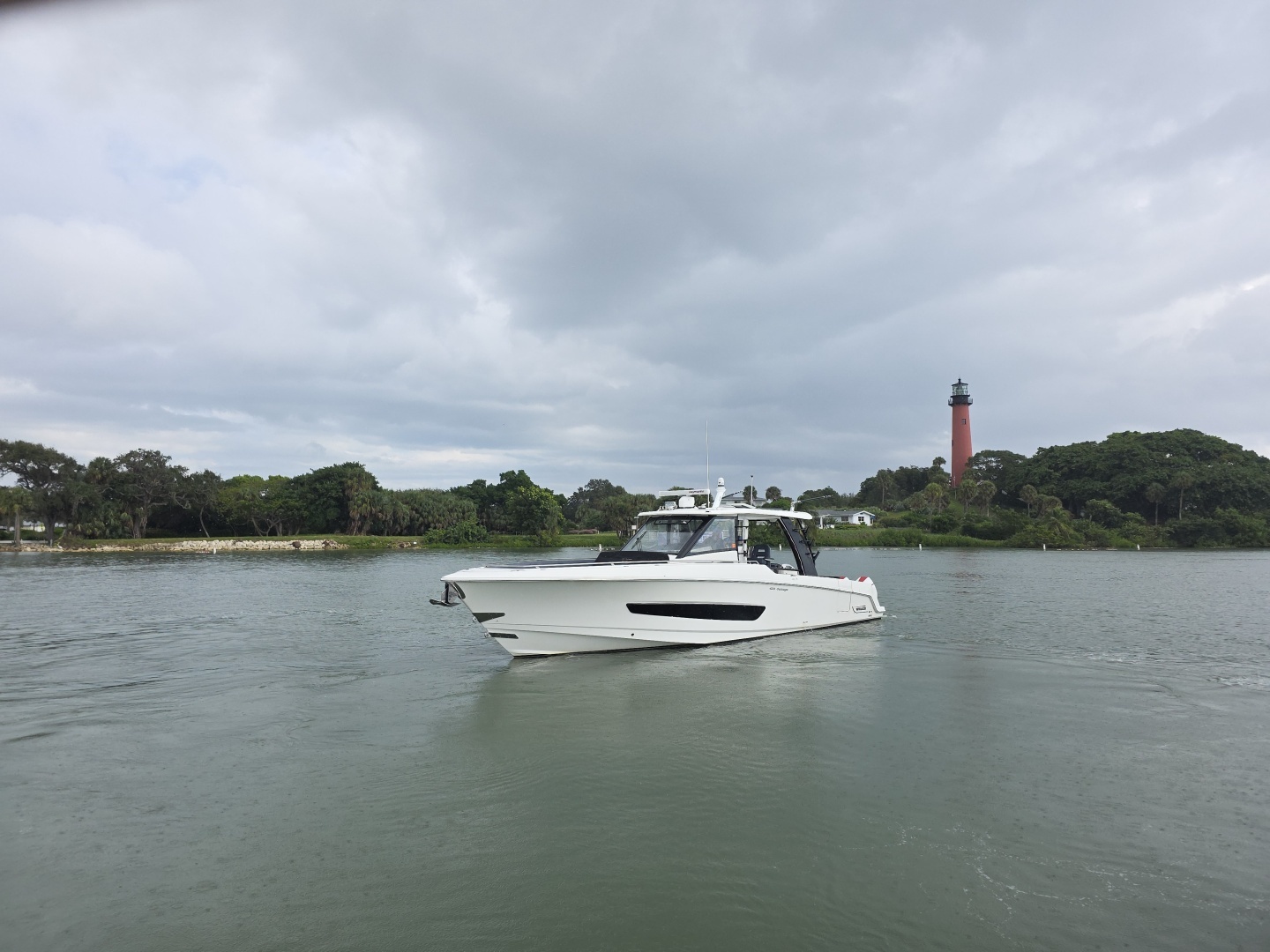 BFT 42ft Boston Whaler Yacht For Sale