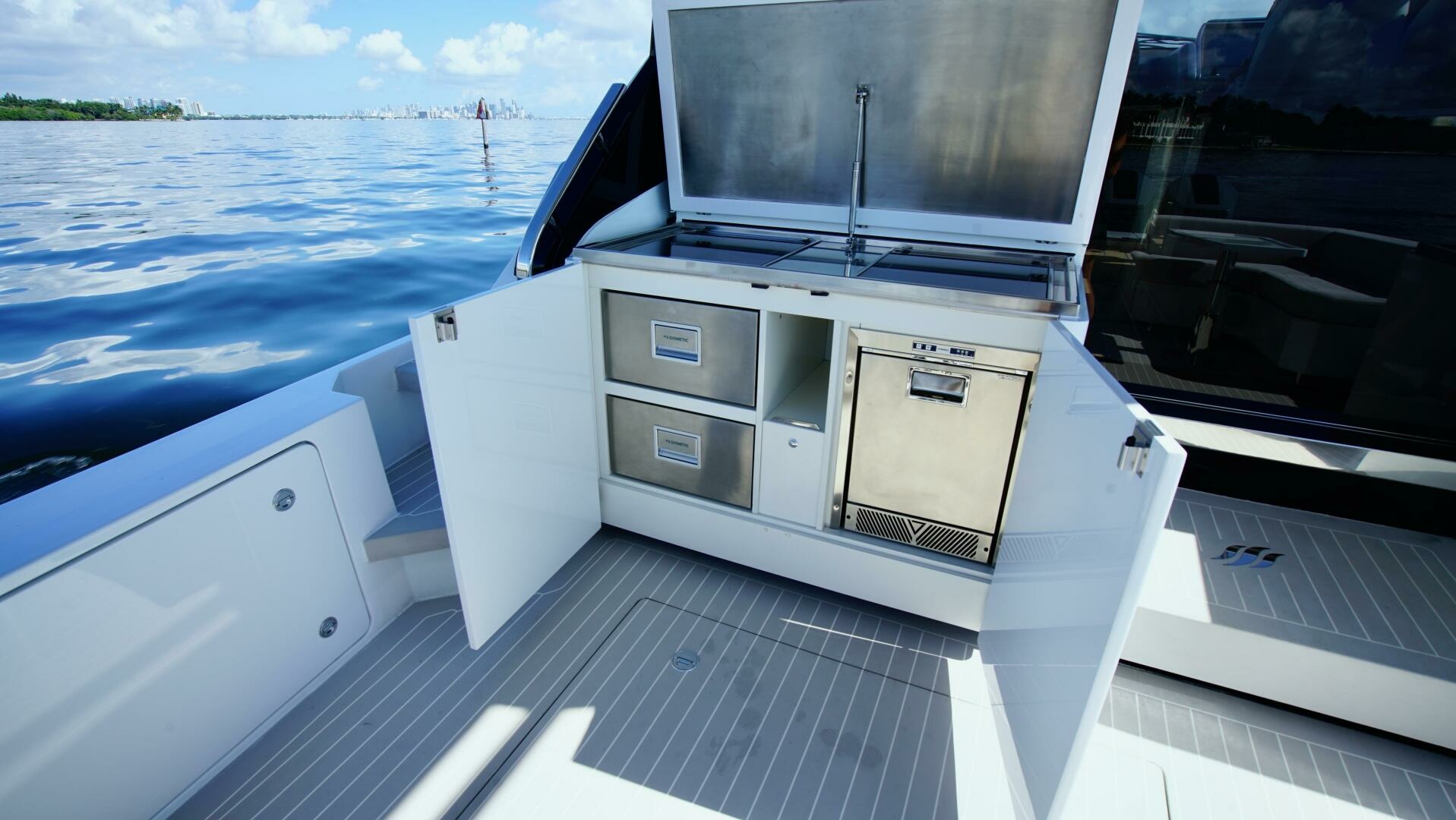 56ft Uniesse Yacht For Sale