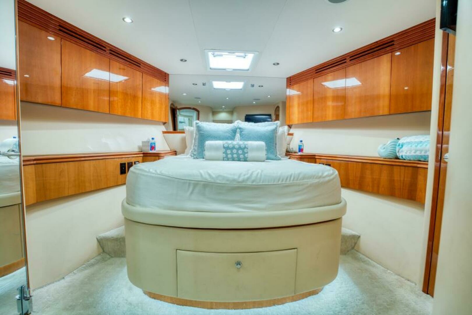MAJESTIK 80ft Hatteras Yacht For Sale