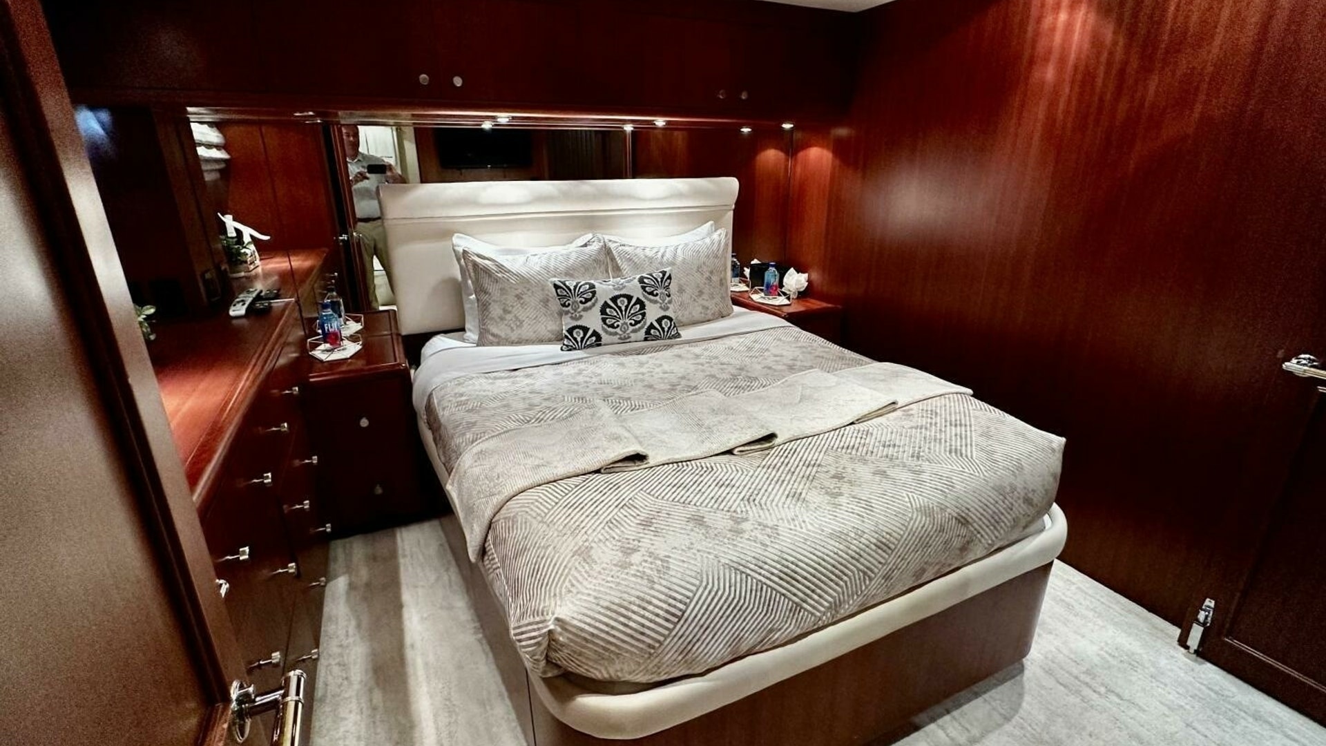 Magnum Ride 100ft Hatteras Yacht For Sale