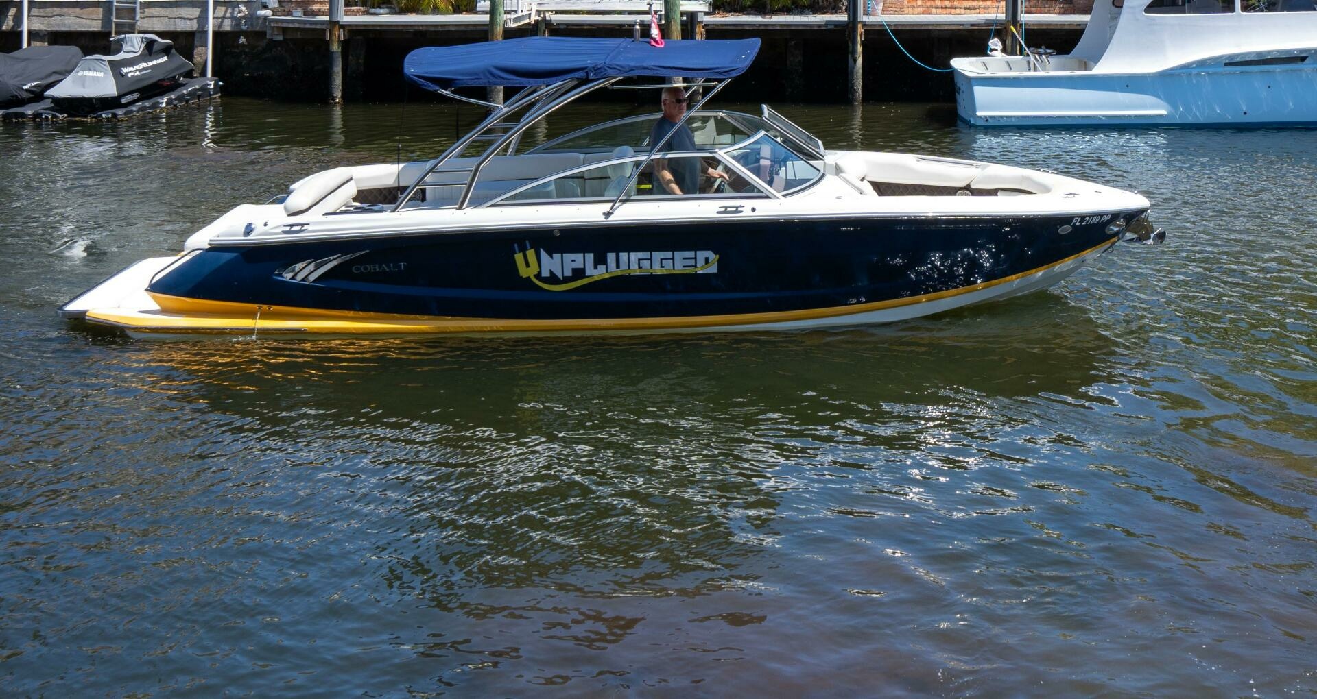 Unplugged 28ft Cobalt Yacht For Sale