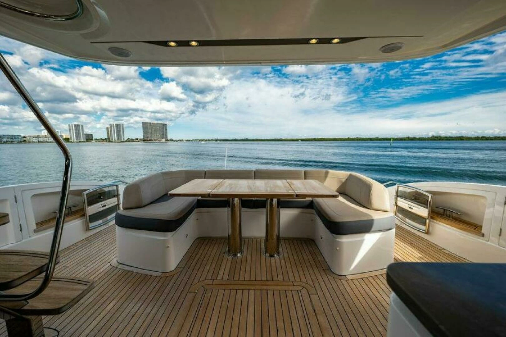 Princess S65 Yacht For Sale