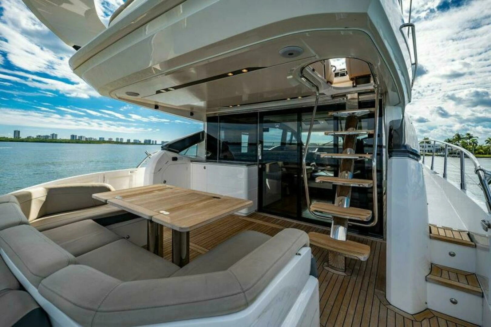 Princess S65 Yacht For Sale