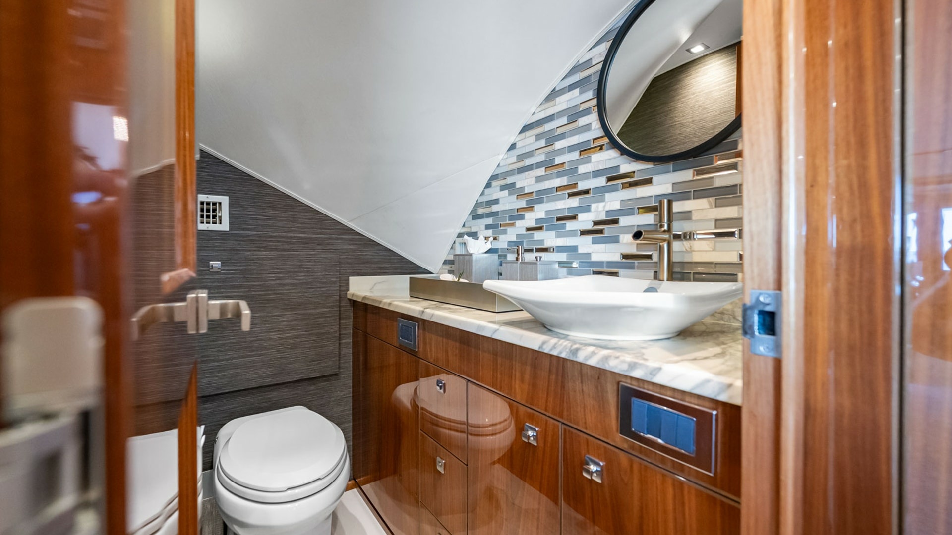 Luxurious Guest Bathroom