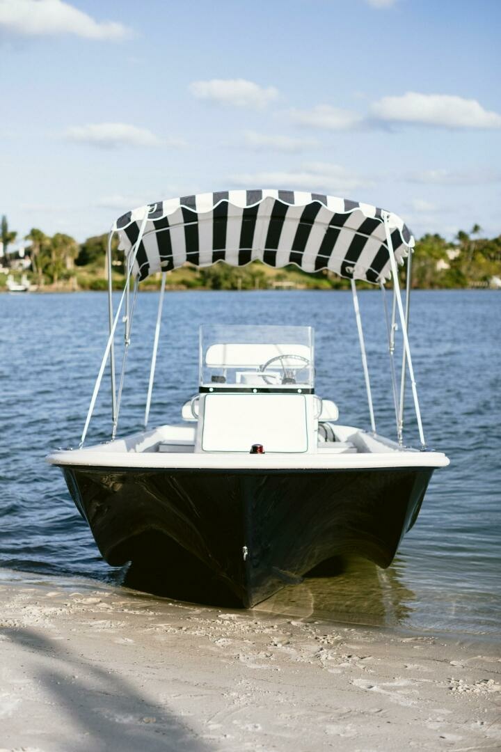 2027 Custom Palm Yachts 17 — photograph 2