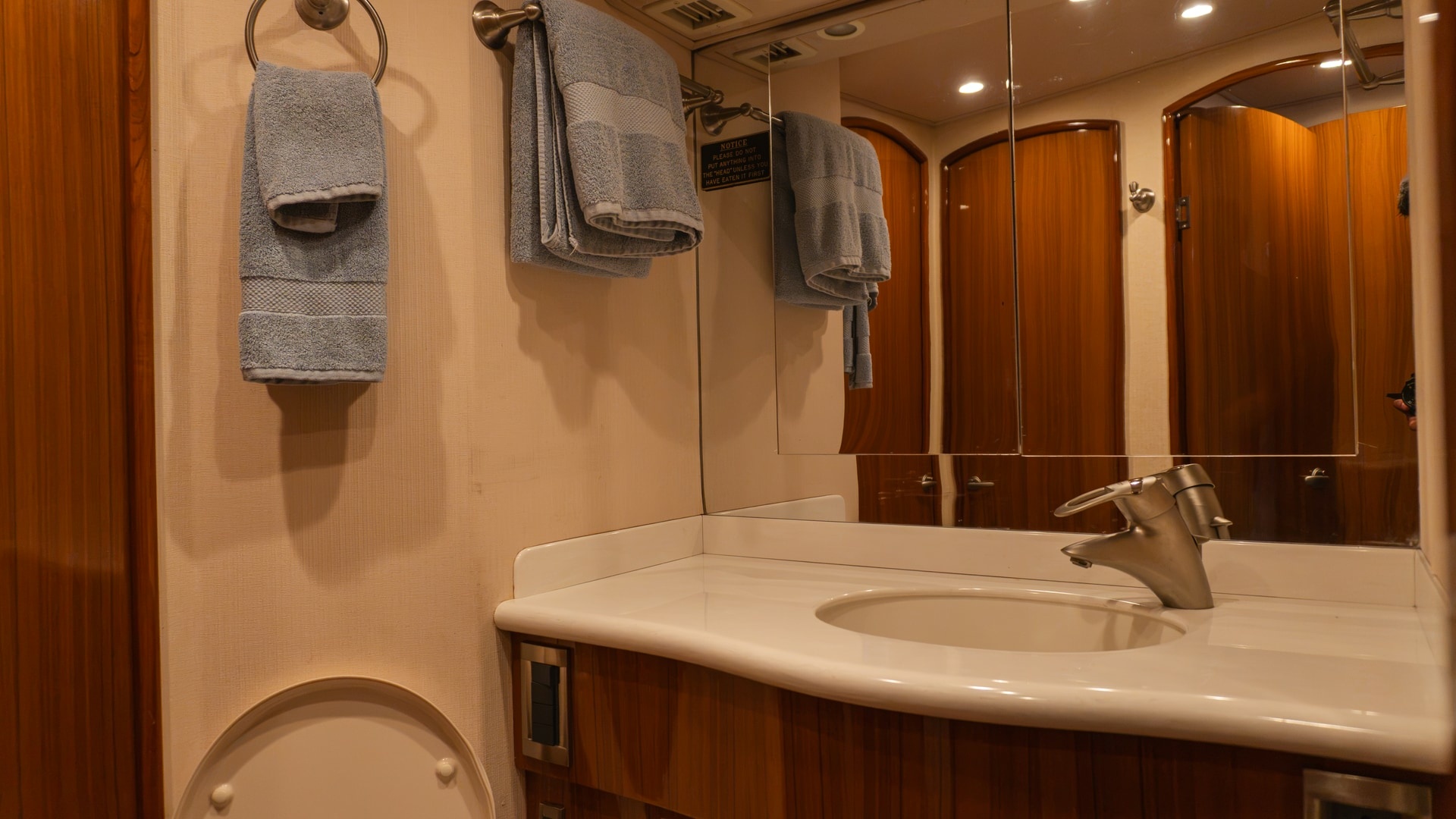 2009 Viking 50 Convertible "Jammin" - Guest Head Vanity
