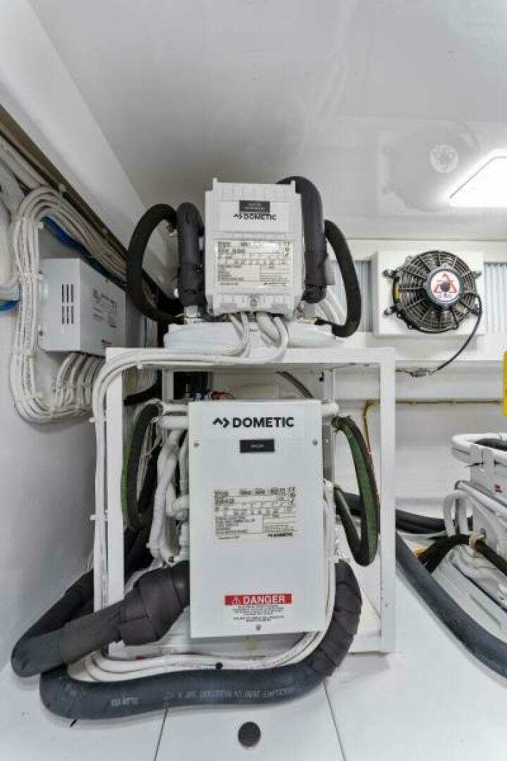 2021 Viking 54 Convertible HAMMERHEADS Engine Room