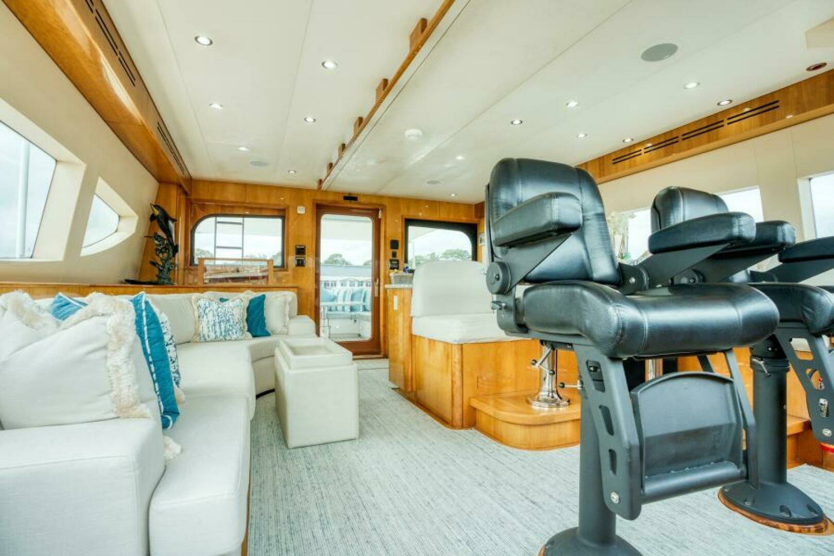 MAJESTIK 80ft Hatteras Yacht For Sale