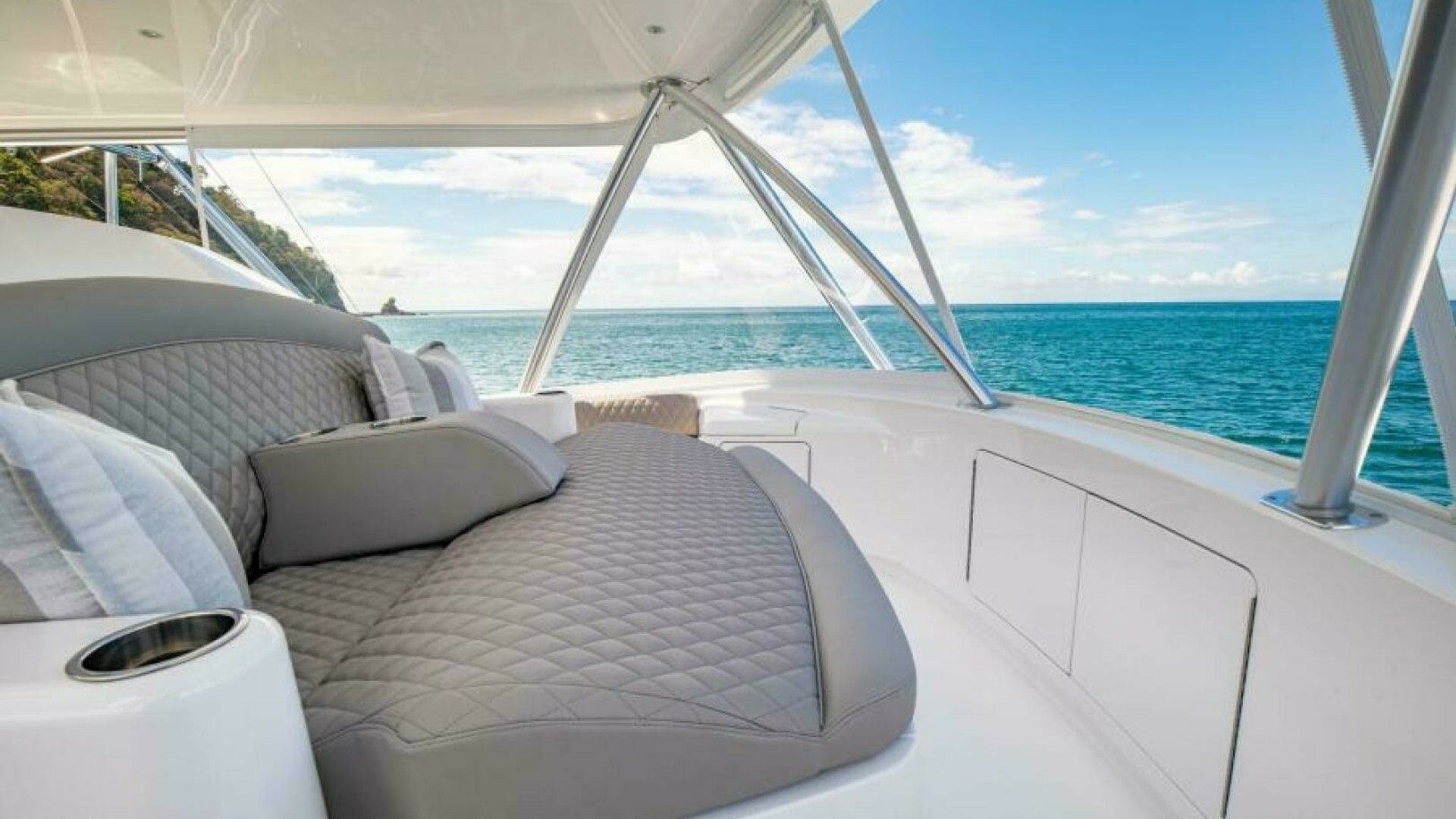 Flybridge Lounge with Ocean View