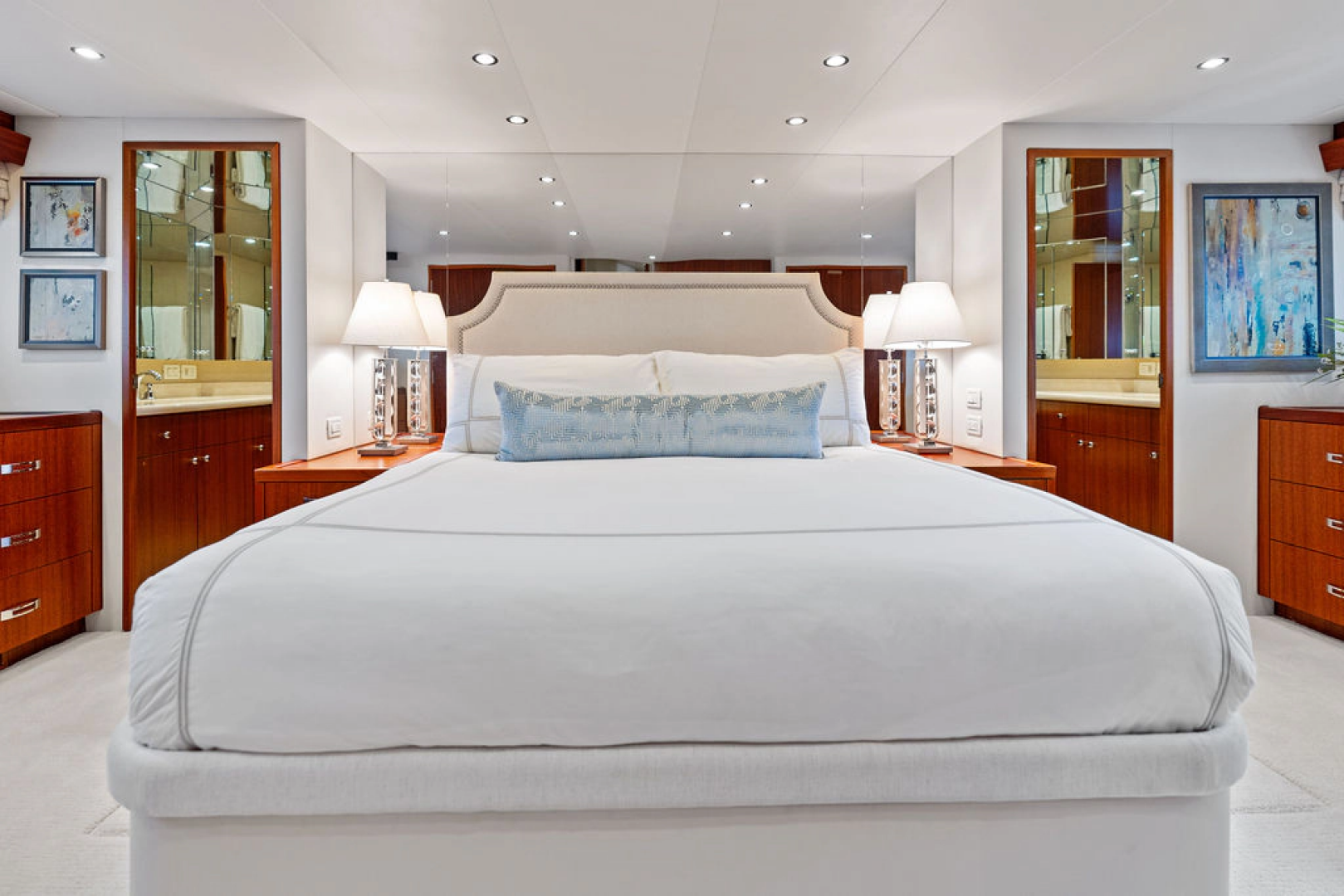 Hatteras 80 Motor Yacht — GRIFFIN - Photo 18