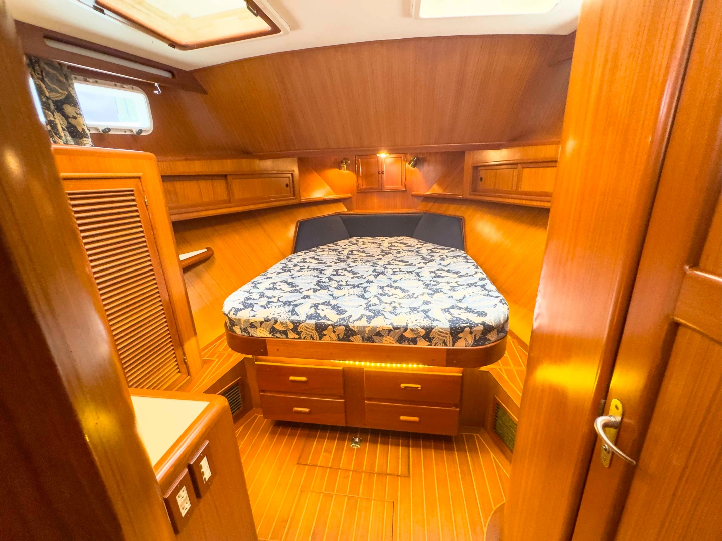 Offshore Yachts Sedan Yacht For Sale
