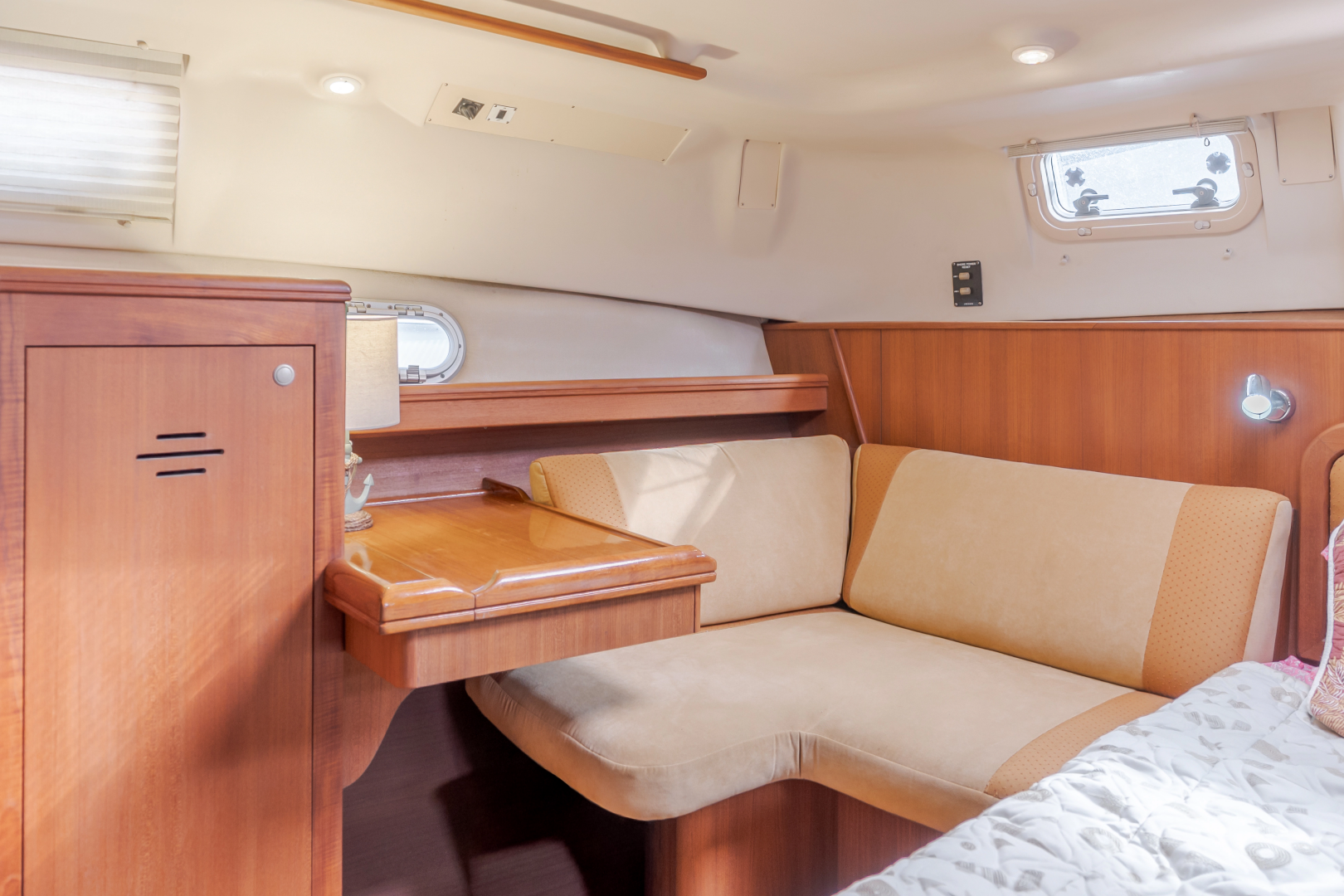 2001 Hunter Passage 456