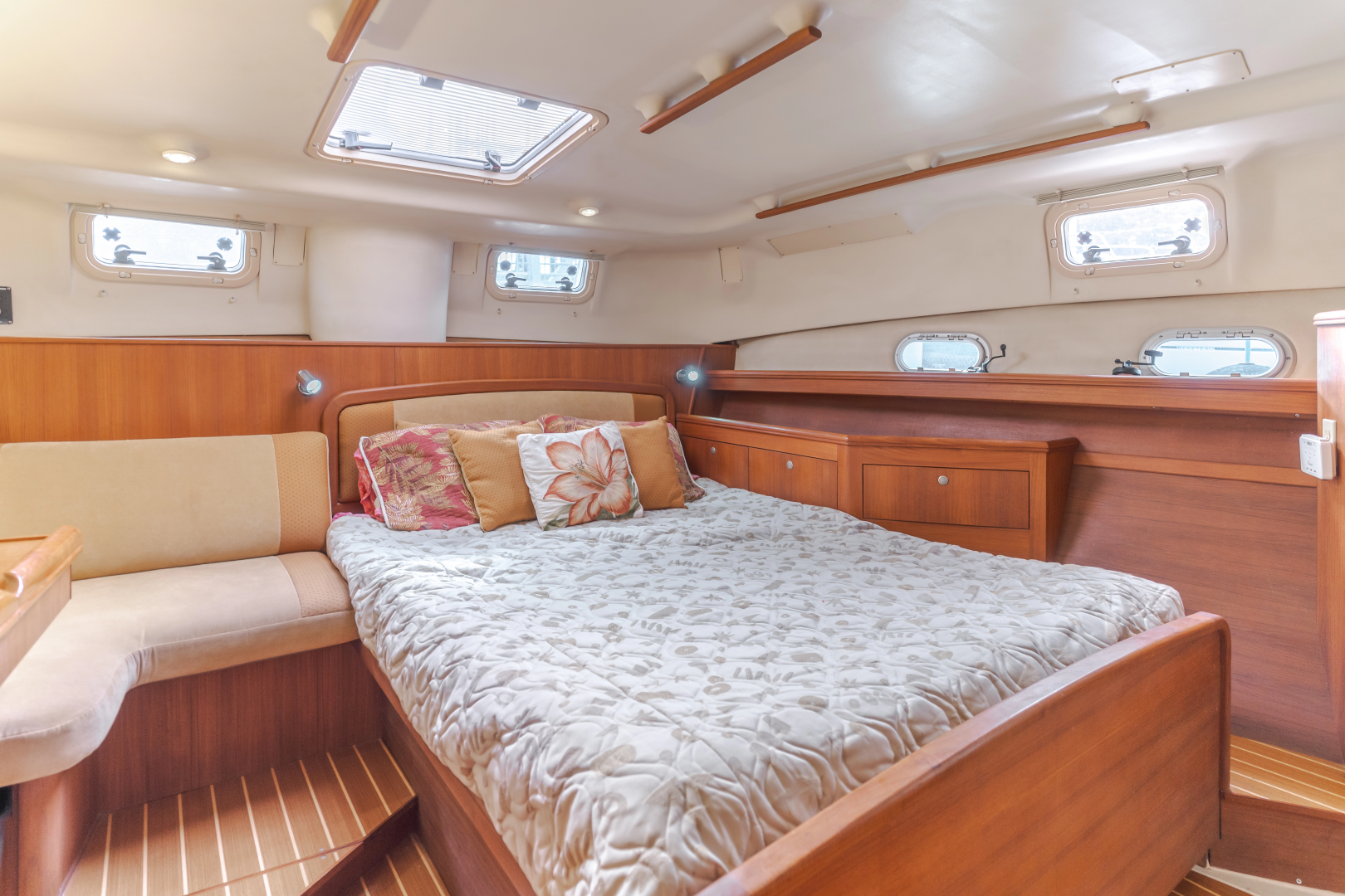 2001 Hunter Passage 456