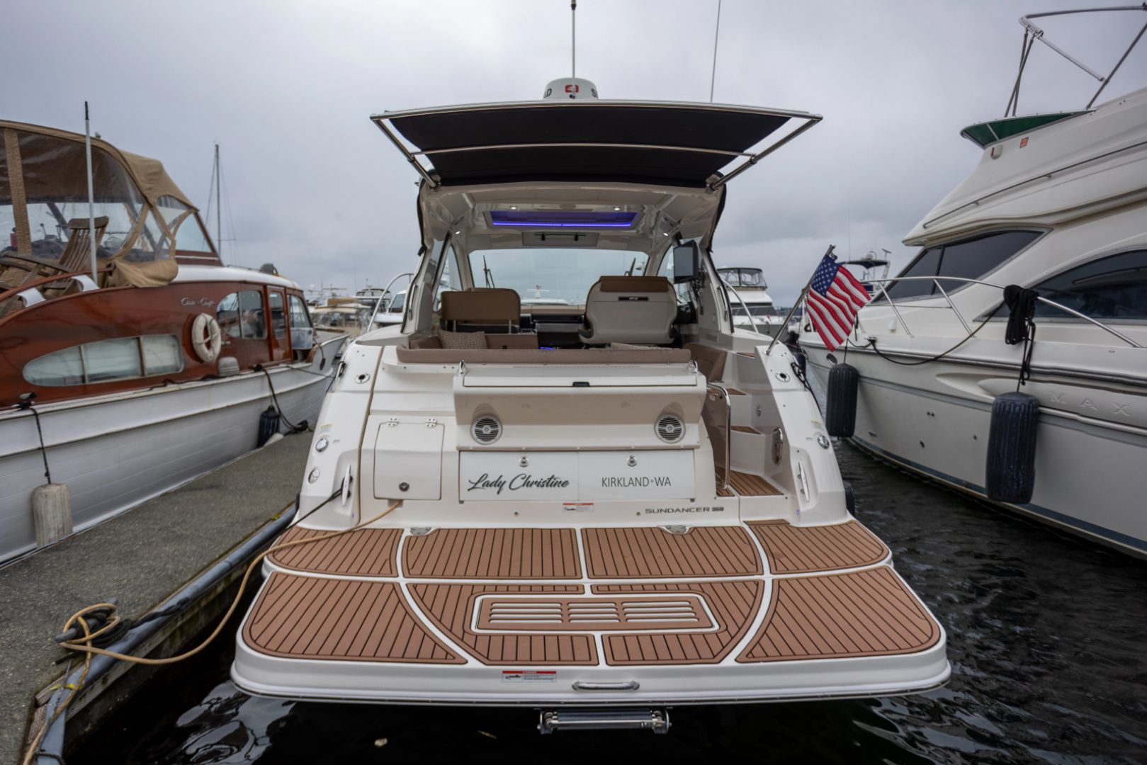 Sea Ray Sundancer 350 Coupe - Rare Shaft Drive Yacht For Sale