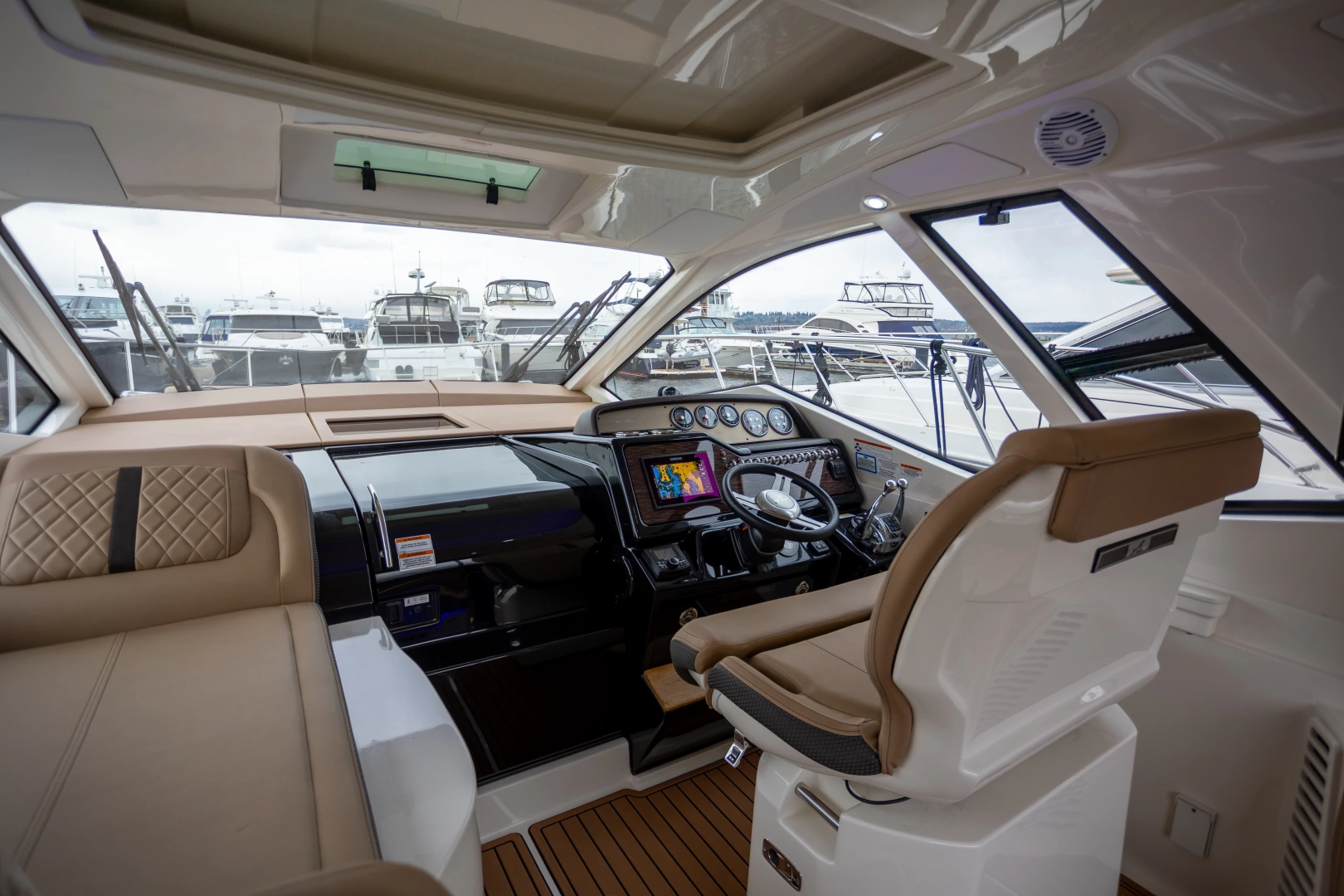 Sea Ray Sundancer 350 Coupe - Rare Shaft Drive Yacht For Sale
