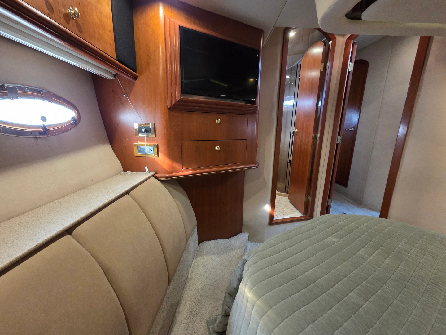 2000 Cruisers Yachts Sport 50