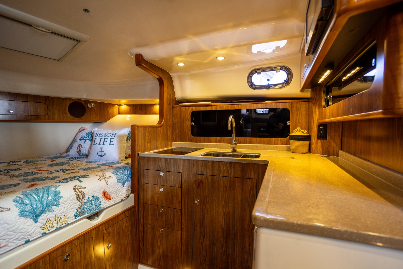 Pursuit 375 OS Yacht For Sale