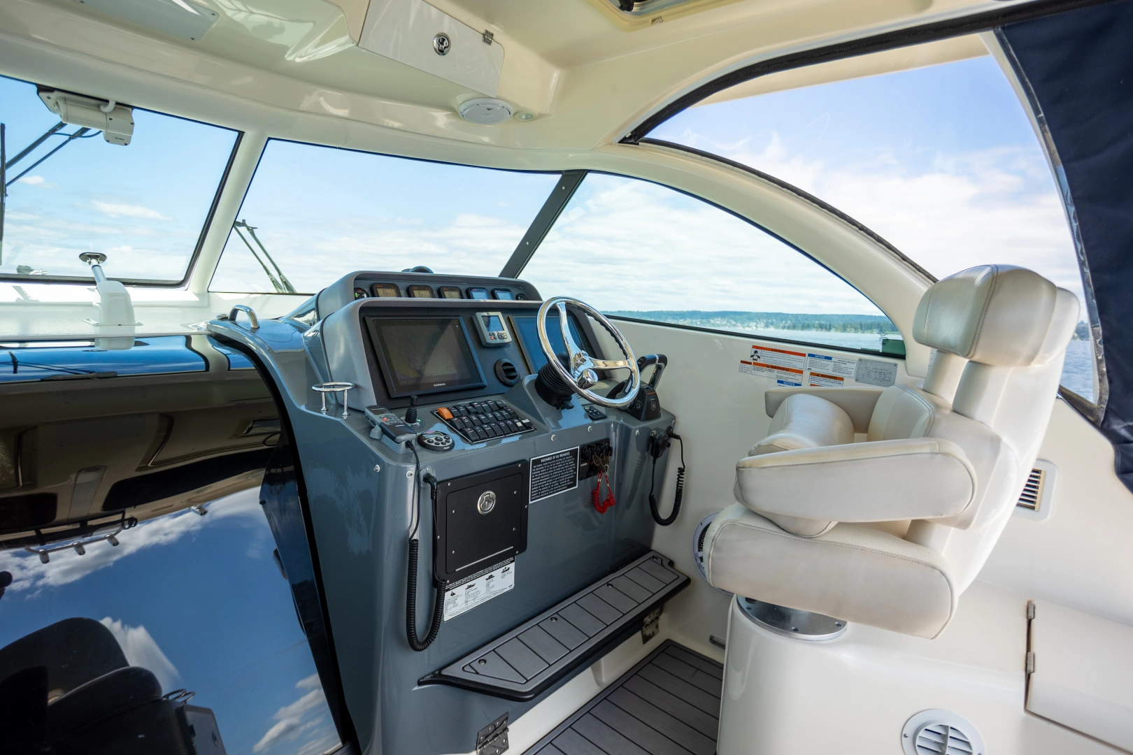Pursuit 375 OS Yacht For Sale