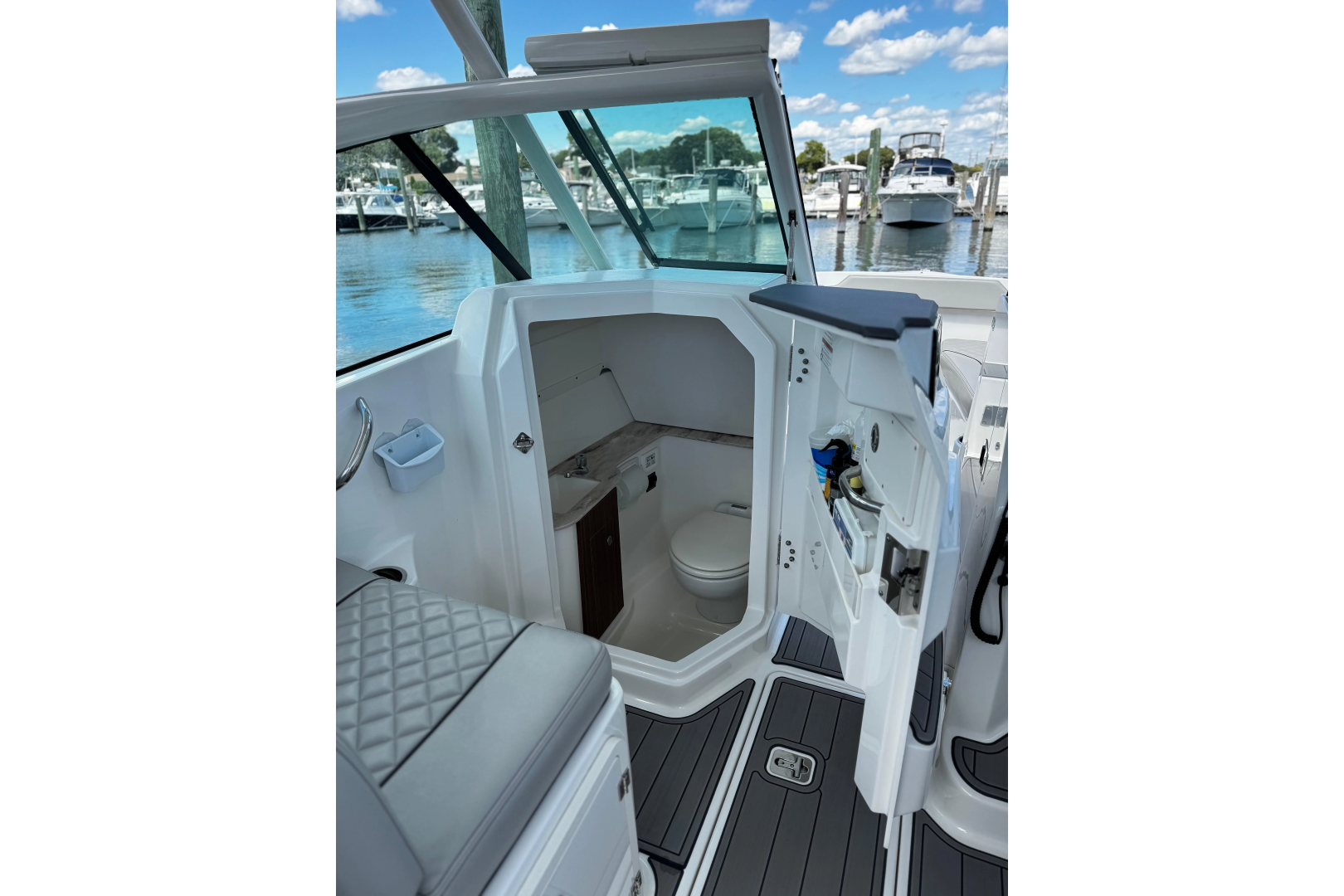 Luna Sea 26ft Pursuit Yacht For Sale