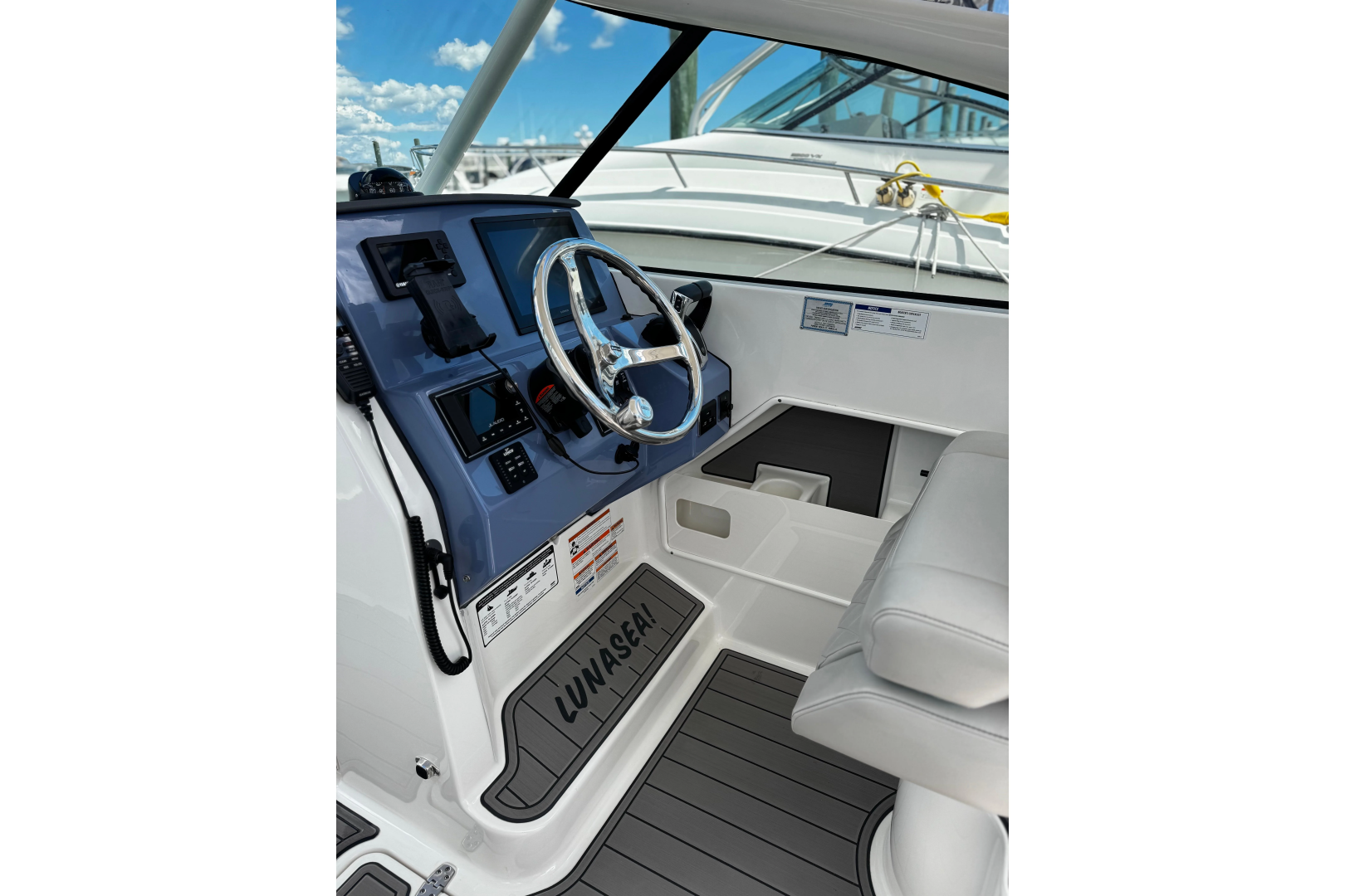 Luna Sea 26ft Pursuit Yacht For Sale