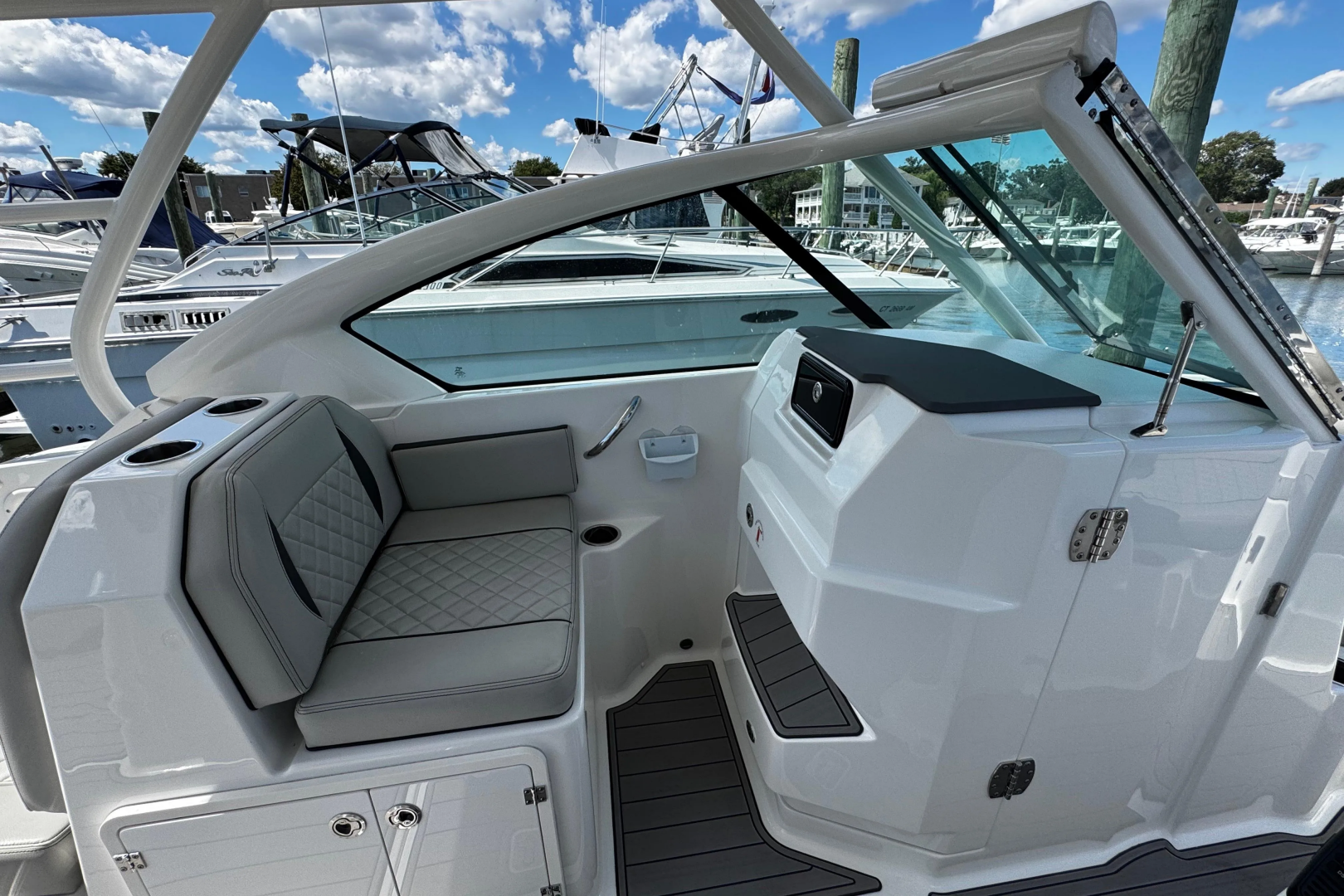 Luna Sea 26ft Pursuit Yacht For Sale