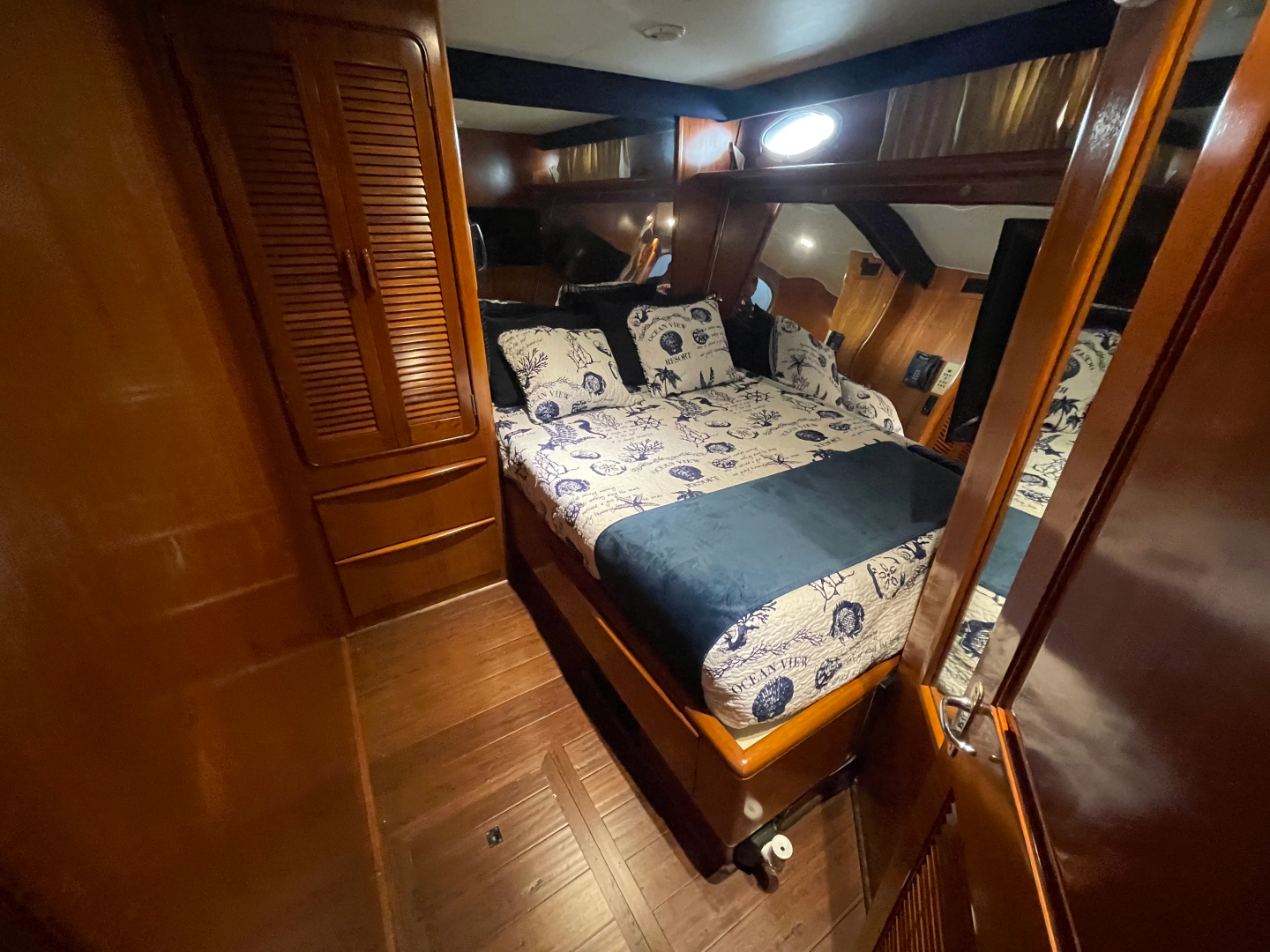 1990 Viking 63 Motor Yacht