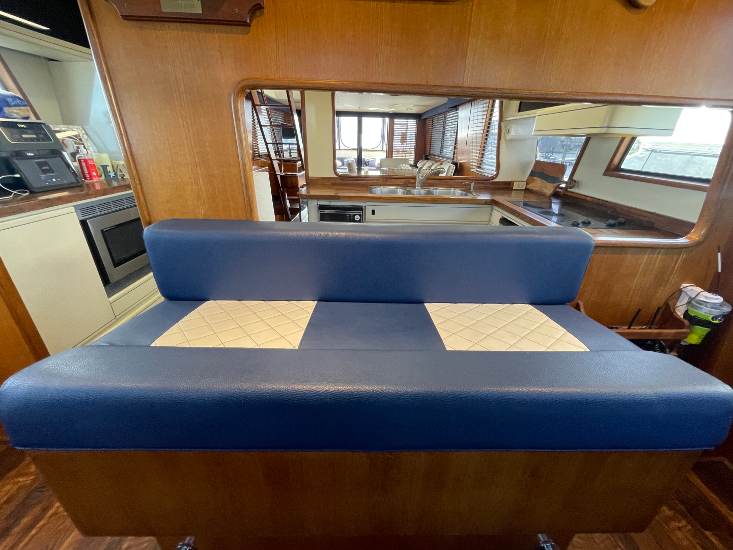 1990 Viking 63 Motor Yacht