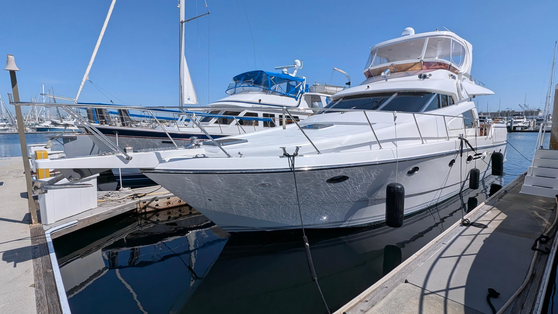Johnson Motor Yacht — Odeesea - Photo 6