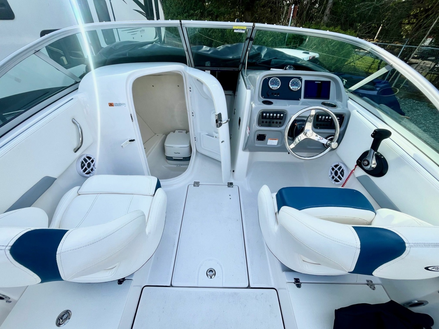 2023 Robalo R207 20