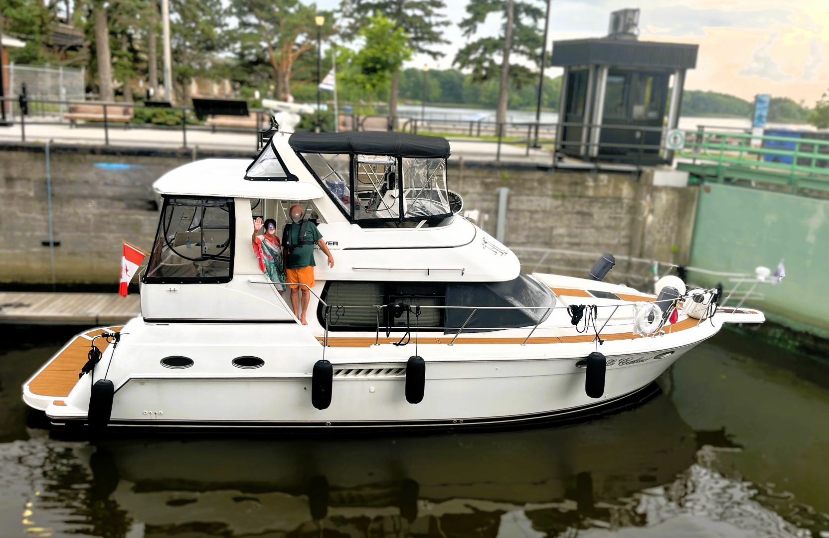 2001 CARVER 356 MY 35