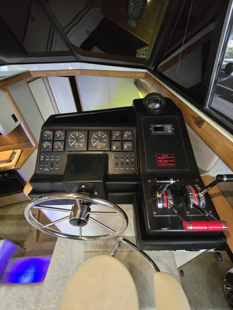 43ft Bayliner Yacht For Sale