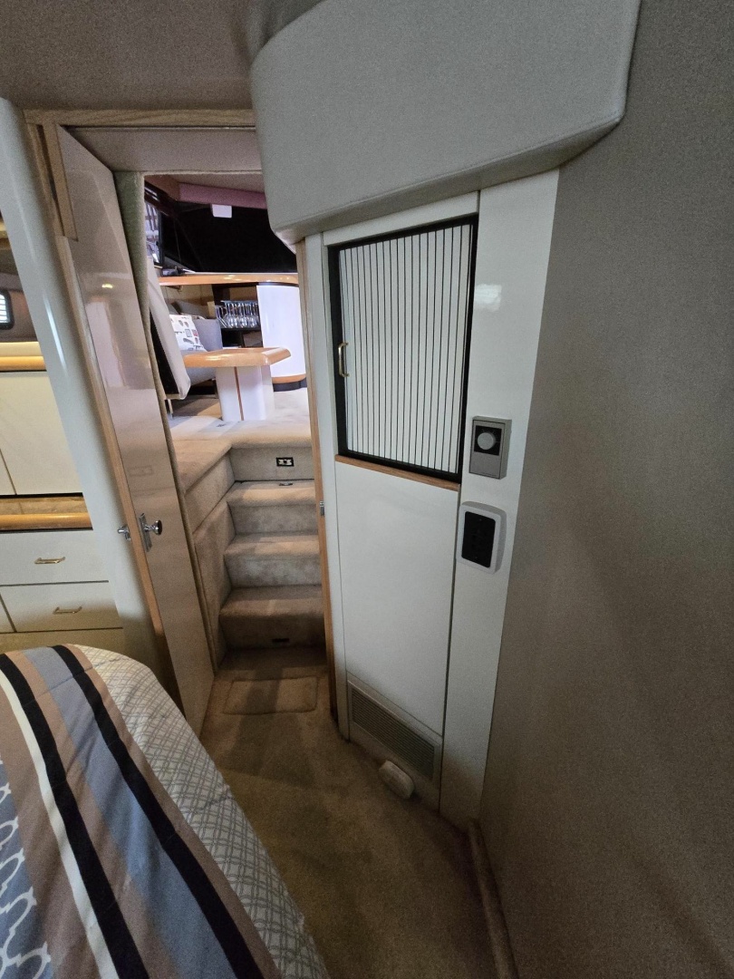 43ft Bayliner Yacht For Sale