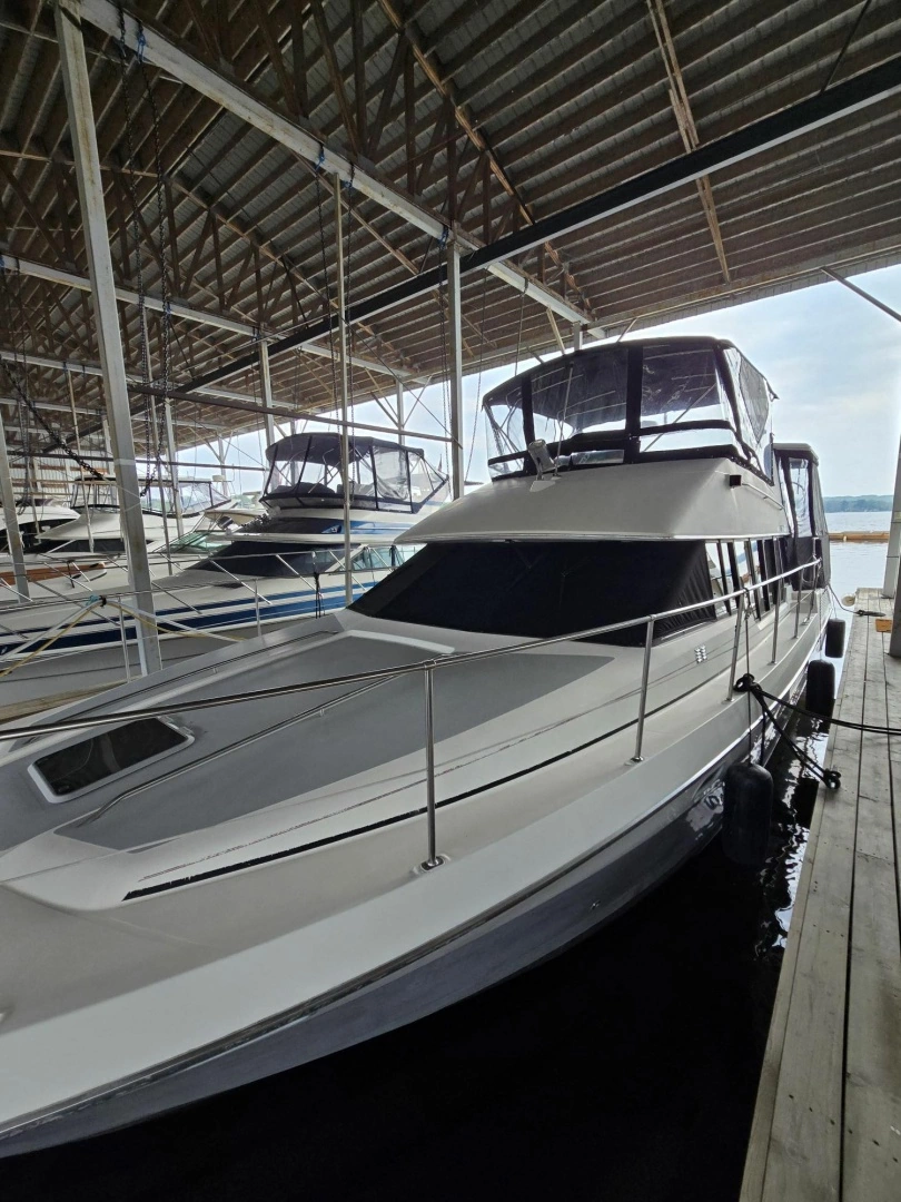 1990 Bayliner 4387 Motoryacht, photo 1 of 23