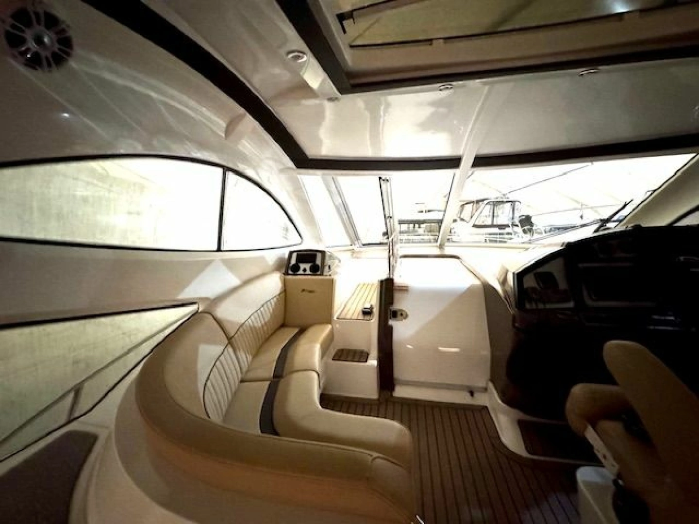 Cruisers Yachts 540 Sports Coupe Yacht For Sale